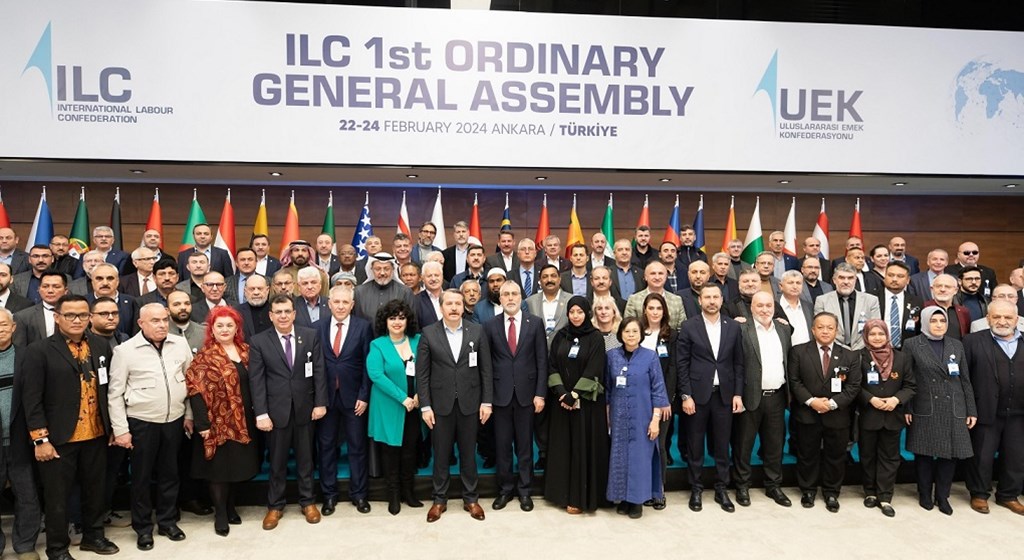 Çalışma ve Sosyal Güvenlik Bakanı Prof. Dr. Vedat Işıkhan, Uluslararası Emek Konfederasyonu’nun (ILC) Memur-Sen Genel Merkezi’nde düzenlenen 1. Olağan Genel Kurulu’na katıldı.