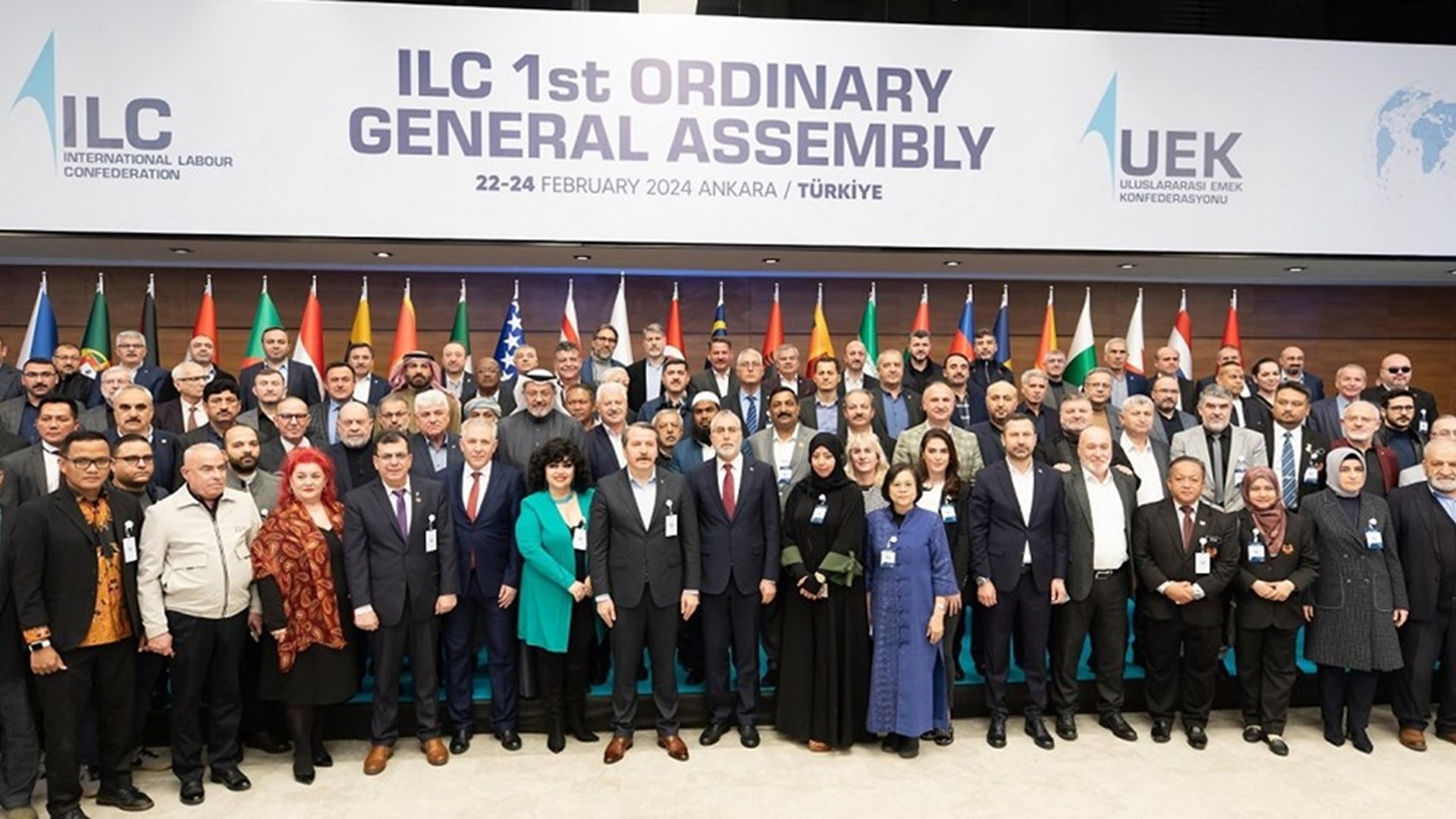 Çalışma ve Sosyal Güvenlik Bakanı Prof. Dr. Vedat Işıkhan, Uluslararası Emek Konfederasyonu’nun (ILC) Memur-Sen Genel Merkezi’nde düzenlenen 1. Olağan Genel Kurulu’na katıldı.