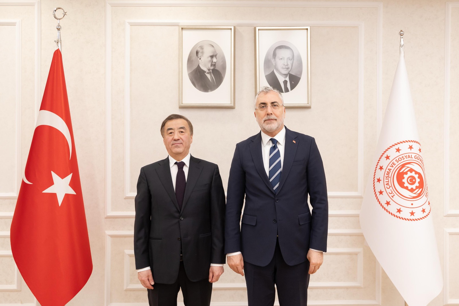 Dostane ve verimli geçen görüşmelerde her dört ülkenin muhatap Bakanlıklarıyla işbirliğinin geliştirilmesi ve ülkelerimiz arasındaki ilişkilere katkı sağlanabilecek hususlar üzerinde istişarelerde bulunuldu.