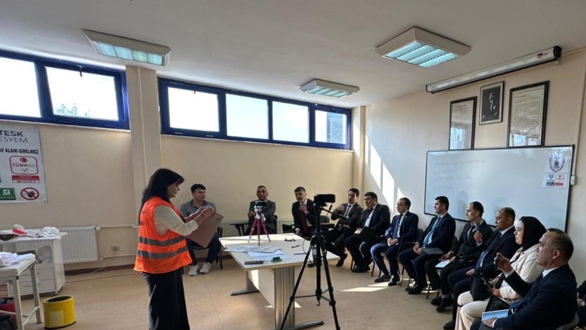 Bakan Yardımcısı ÖZÇELİK, Özbekistan Cumhuriyeti İstihdam ve Yoksulluğun Azaltılması Bakan Yardımcısı MURATOV ile Görüştü