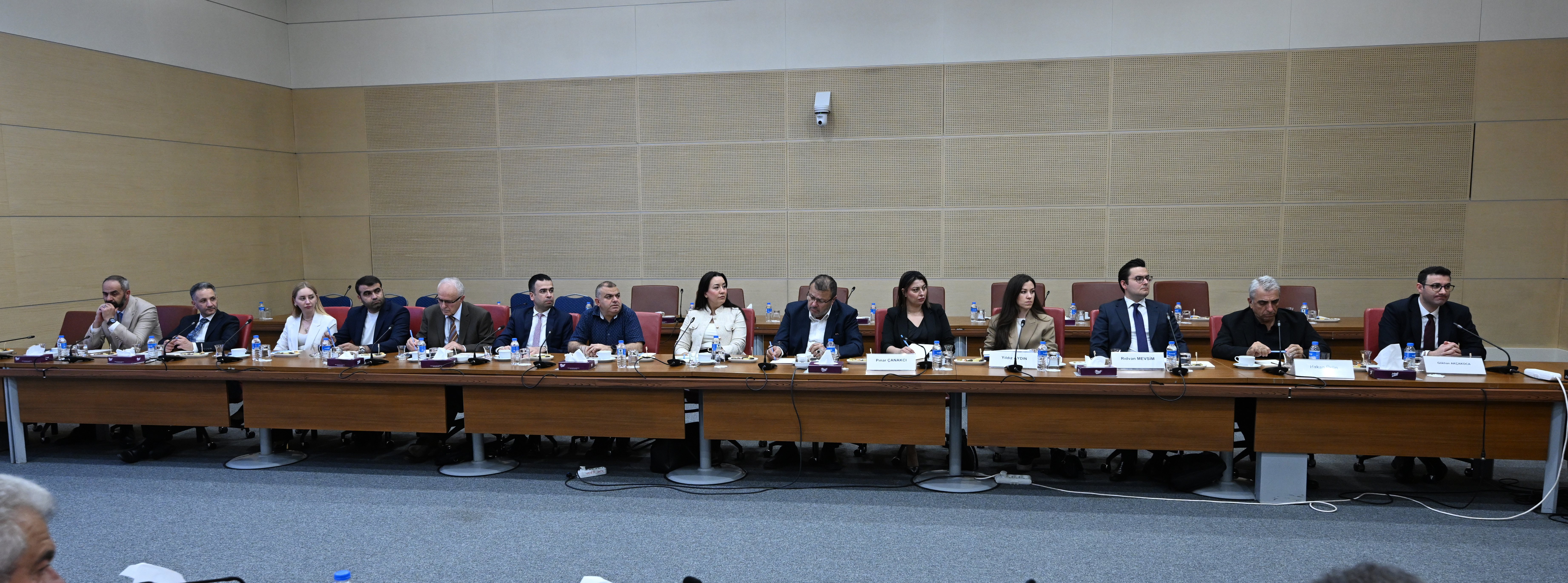 Rehberlik ve Teftiş Başkanlığımız tarafından, maden sektöründe yürütülen programlı teftiş faaliyetlerine ilişkin bilgilendirme yapılması, sektörel farkındalığın artırılması ve mevzuata gönüllü uyumun güçlendirilmesi amacıyla düzenlenen rehberlik ve bilgilendirme toplantısı, 14 Mayıs 2026 tarihinde Türkiye Odalar ve Borsalar Birliği (TOBB) ev sahipliğinde gerçekleştirildi.