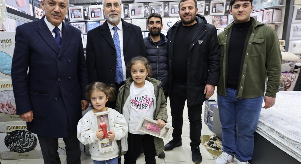 Çalışma ve Sosyal Güvenlik Bakanı Prof. Dr. Vedat Işıkhan, çeşitli temaslarda bulunmak ve “Türkiye Yüzyılı’nda Çalışma Hayatı Buluşmaları” Programına katılmak üzere Mardin’e gitti.