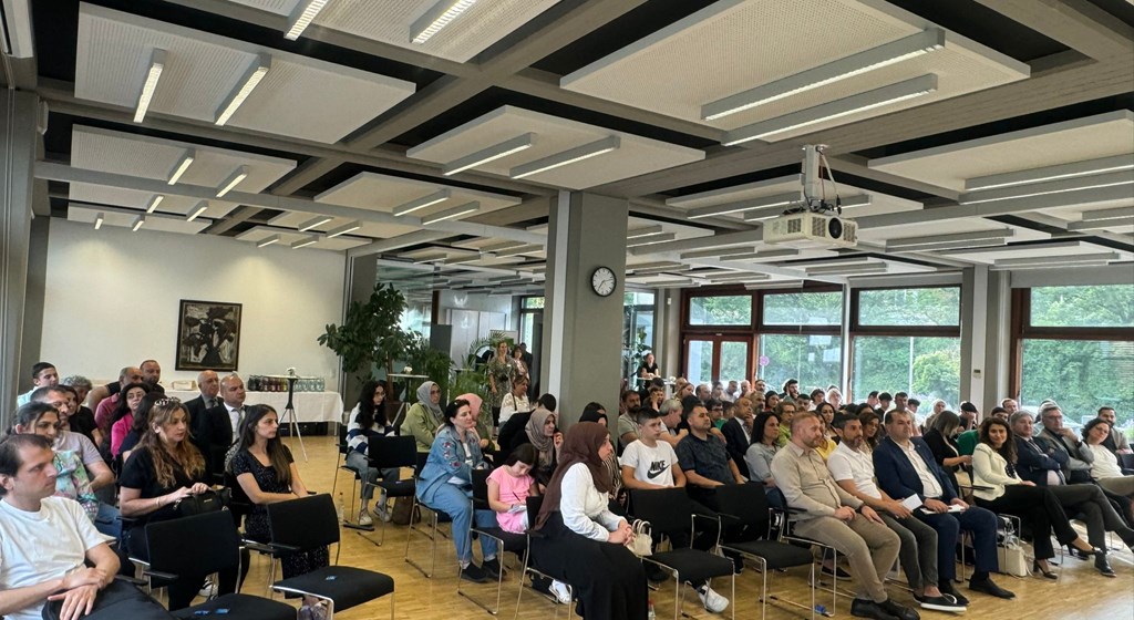 In the run-up to the summer holidays, the Stuttgart Attaché Office for Labour and Social Security provided young people and their parents with comprehensive information on post-school vocational training and higher education options.