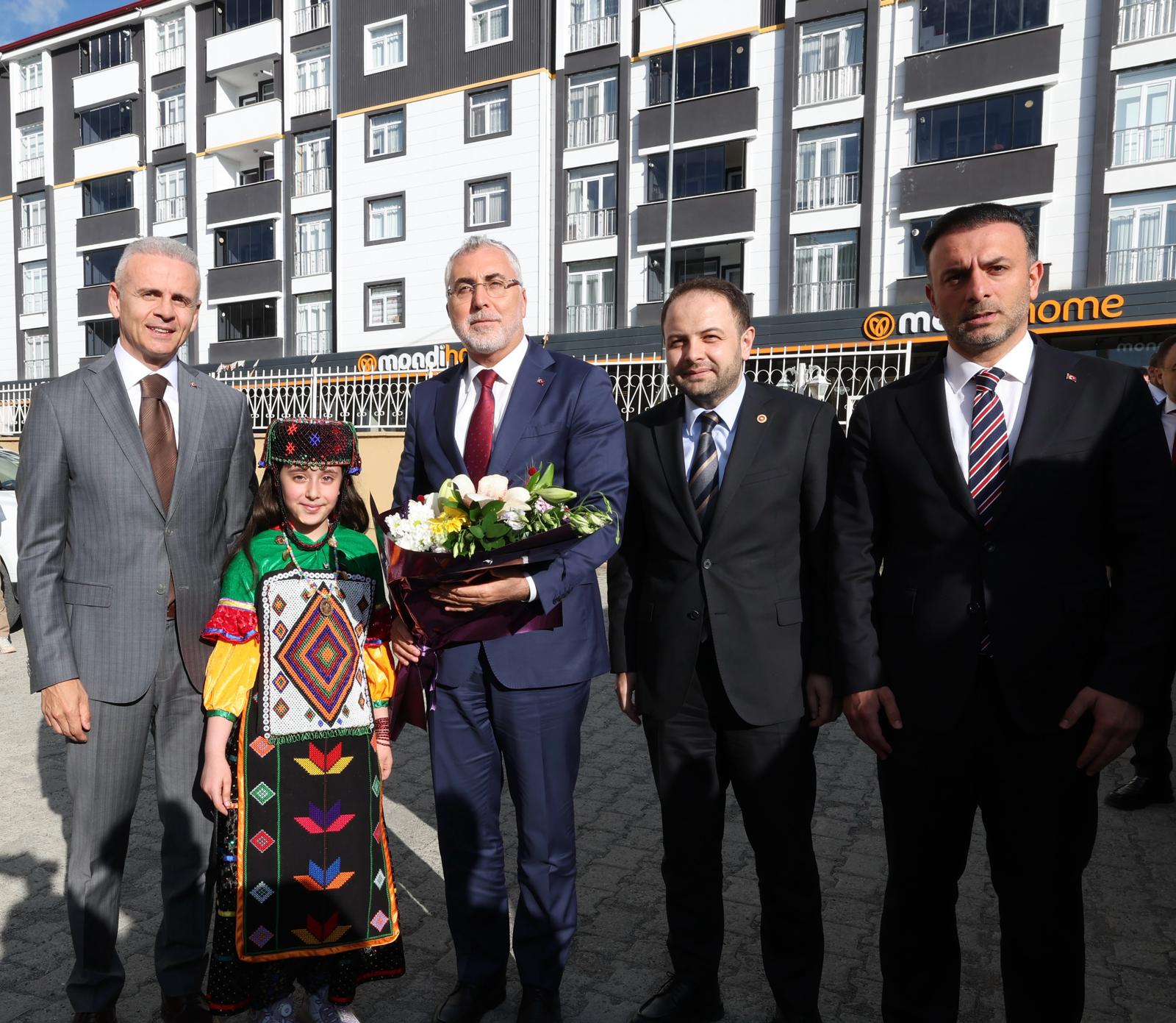 Bakan Işıkhan, Ardahan’da Ziyaretlerde Bulundu