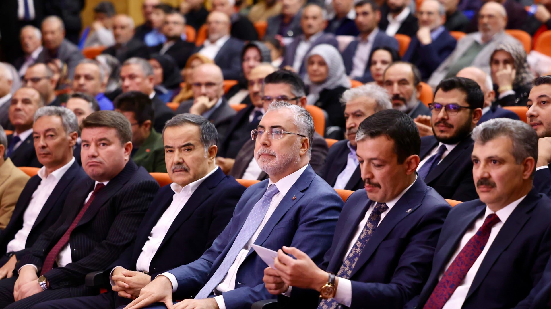 Çalışma ve Sosyal Güvenlik Bakanı Prof. Dr. Vedat Işıkhan, çeşitli ziyaretlerde bulunmak ve programlara katılmak üzere Aksaray’a gitti.