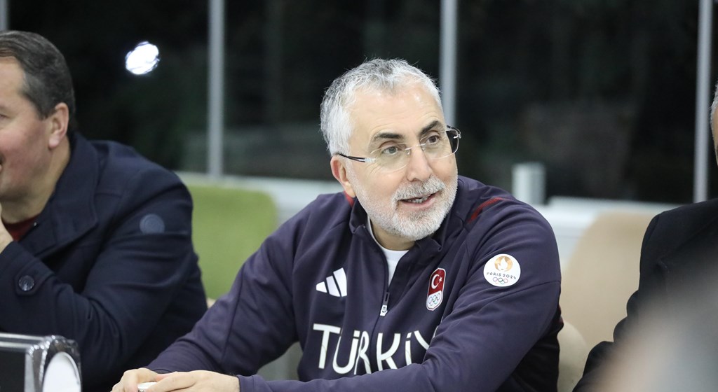 Çalışma ve Sosyal Güvenlik Bakanlığının düzenlediği futbol turnuvasında, bakanlık, işçi, işveren ve memur konfederasyonlarının temsilcileri ile basın mensupları bir araya geldi.