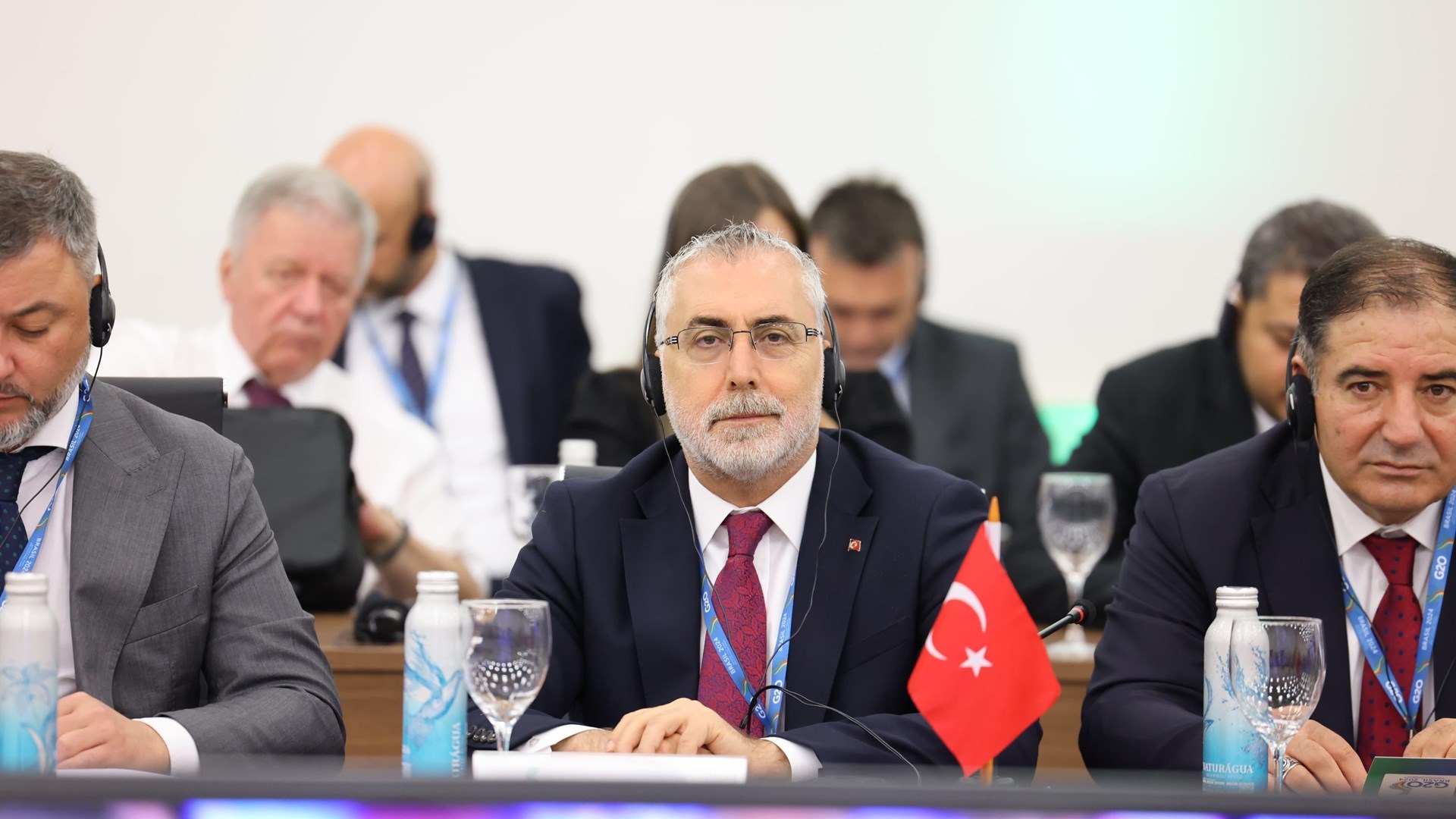 Çalışma ve Sosyal Güvenlik Bakanı Prof. Dr. Vedat Işıkhan, Brezilya'nın Fortaleza kentinde düzenlenen "G20 Çalışma ve İstihdam Bakanları Toplantısı" kapsamında düzenlenen "Adil Geçiş Liderlik Forumu"nda konuştu.
