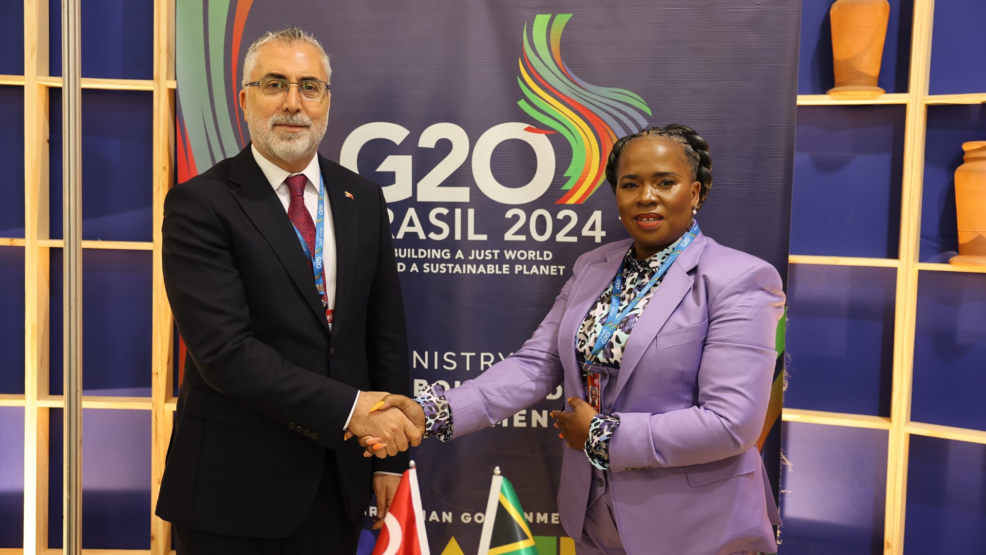 Çalışma ve Sosyal Güvenlik Bakanı Prof. Dr. Vedat Işıkhan, Brezilya'nın Fortaleza kentinde düzenlenen "G20 Çalışma ve İstihdam Bakanları Toplantısı" kapsamında düzenlenen "Adil Geçiş Liderlik Forumu"nda konuştu.