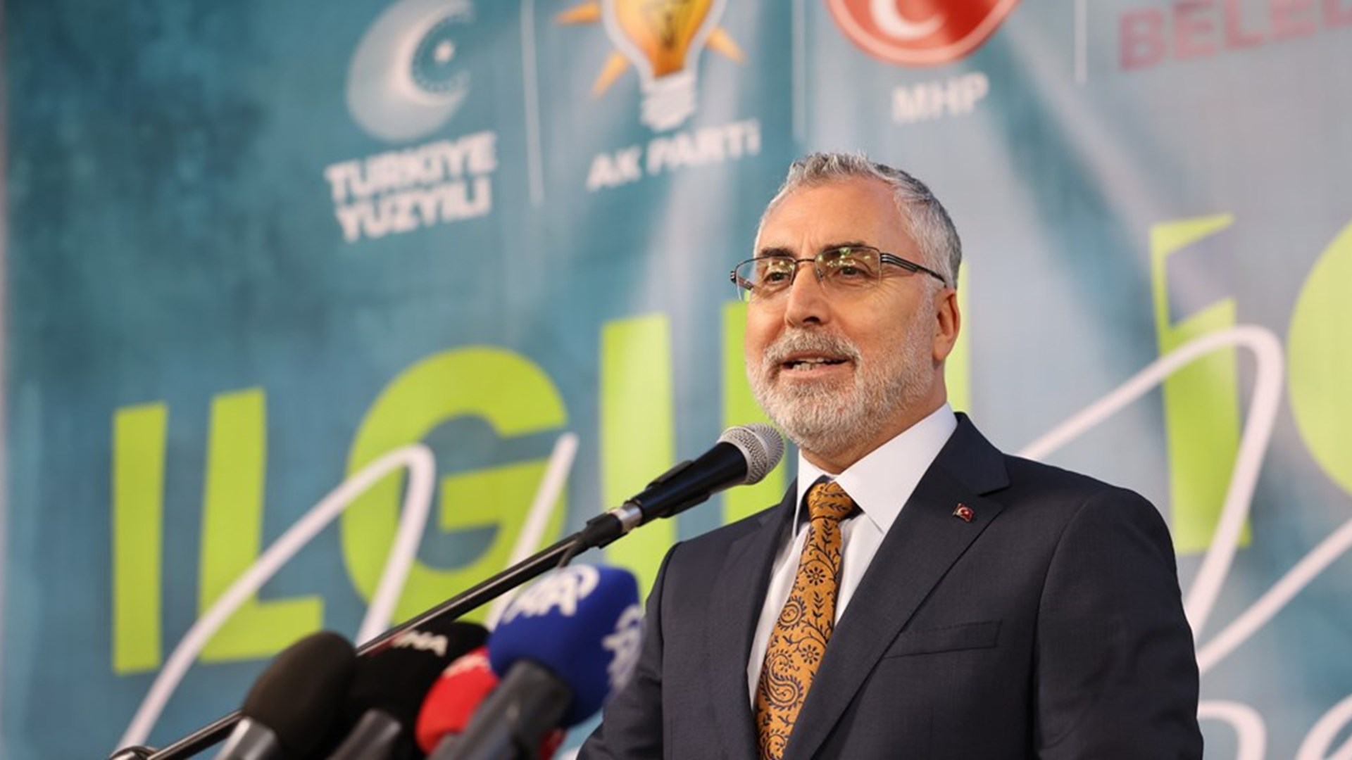 Çalışma ve Sosyal Güvenlik Bakanı Prof. Dr. Vedat Işıkhan, çeşitli temaslarda bulunmak ve programlara katılmak üzere Konya’ya gitti.