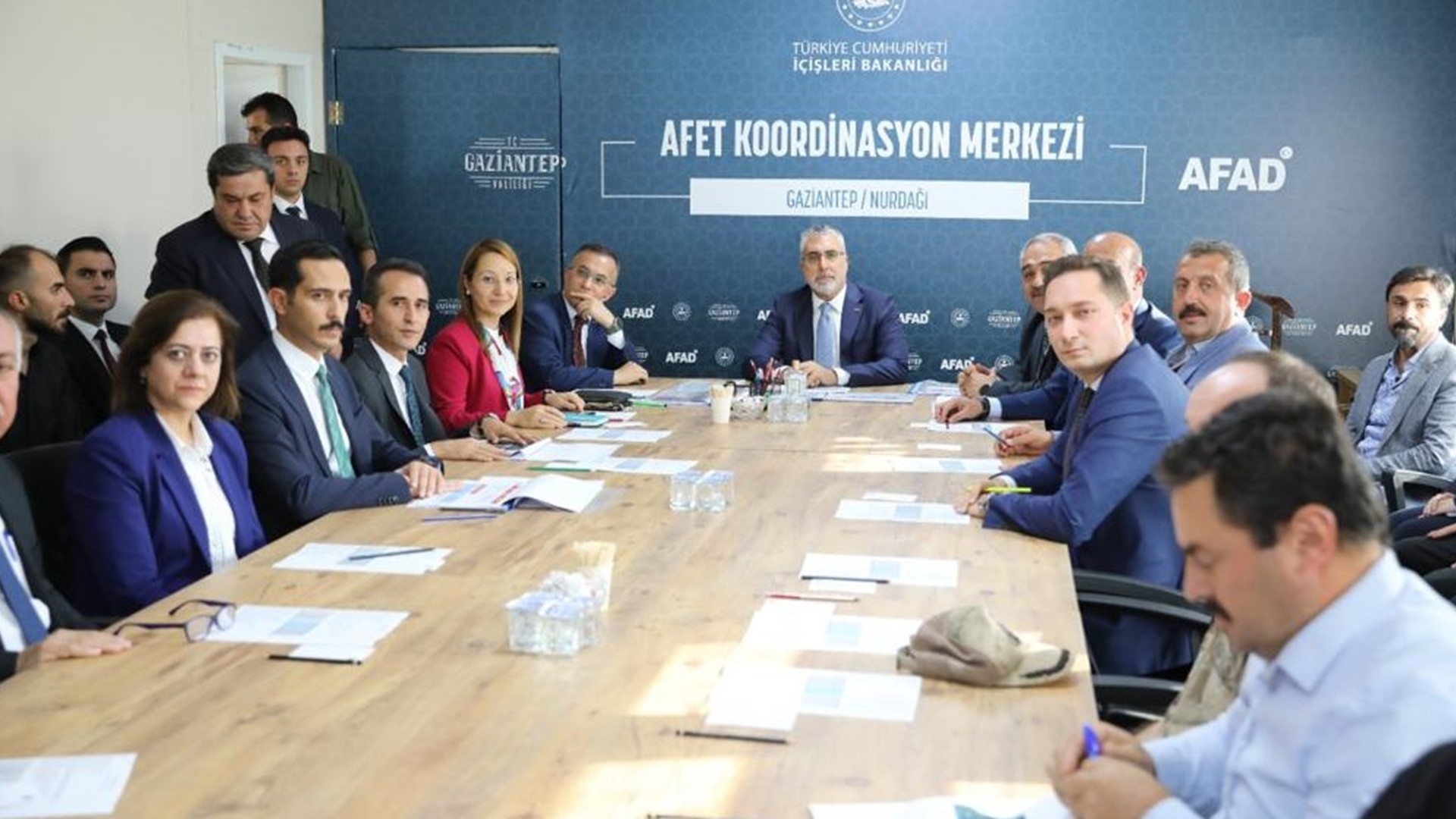 Çalışma ve Sosyal Güvenlik Bakanı Prof. Dr. Vedat Işıkhan, bir dizi ziyaretlerde bulunmak ve programlara katılmak üzere Gaziantep’e gitti.