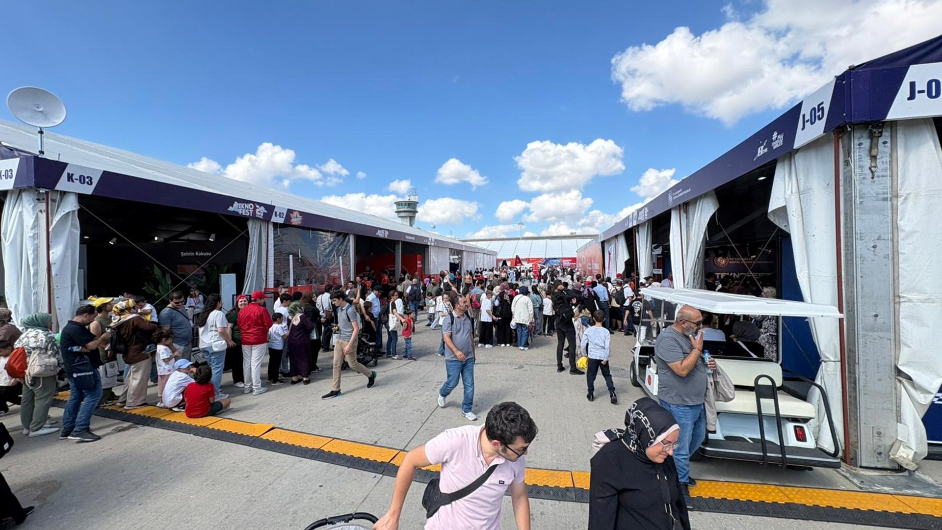 Çalışma ve Sosyal Güvenlik Bakanlığı 17-21 Eylül tarihleri arasında İstanbul’da düzenlenen dünyanın en büyük havacılık, uzay ve teknoloji festivali TEKNOFEST 2025’te yer aldı.