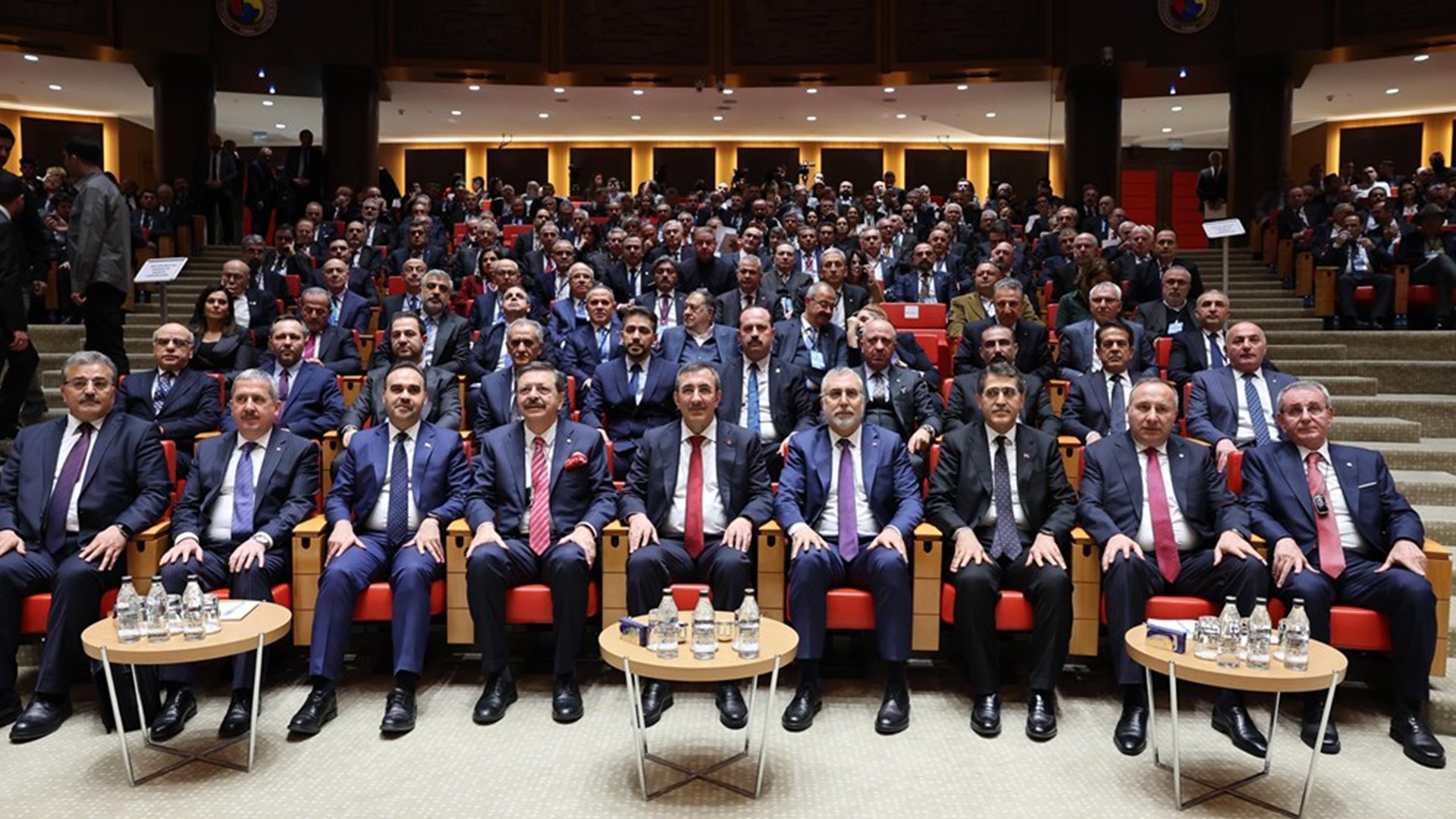 Çalışma ve Sosyal Güvenlik Bakanı Prof. Dr. Vedat Işıkhan, Türkiye Odalar ve Borsalar Birliği’nin (TOBB) “Türkiye Sektörel Ekonomi Şurası”na iştirak etti.