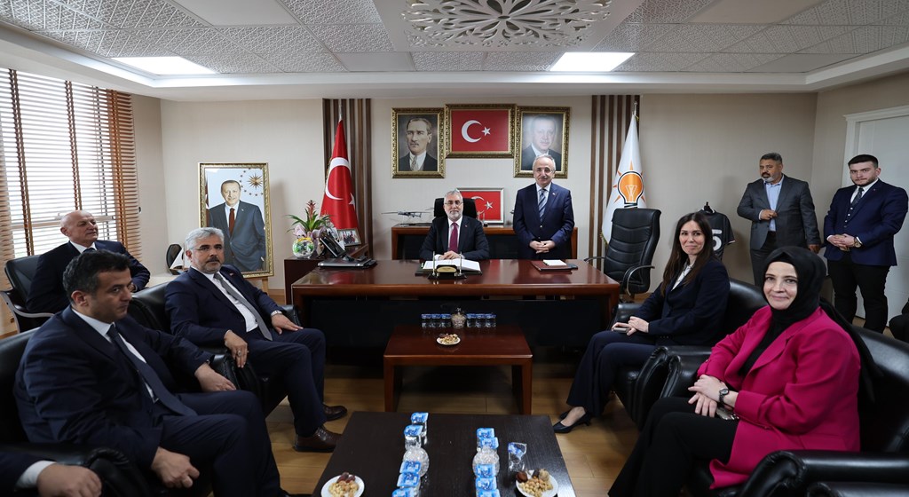 Çalışma ve Sosyal Güvenlik Bakanı Prof. Dr. Vedat Işıkhan, “Kadın İstihdam Sistemi İş-Pozitif Tanıtım Programı ve Fuar Açılışı” na katılmak ve çeşitli ziyaretlerde bulunmak üzere Samsun’a gitti.