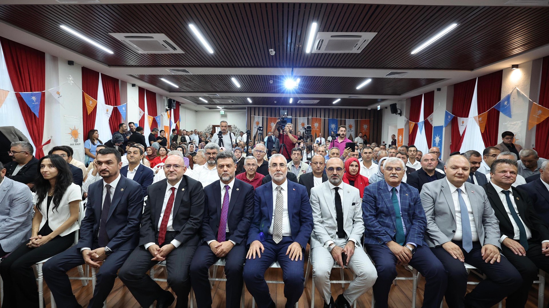 Bakan Işıkhan, Türkiye Yüzyılı Buluşmaları Kapsamında Burdur’da Ziyaretlerde Bulundu