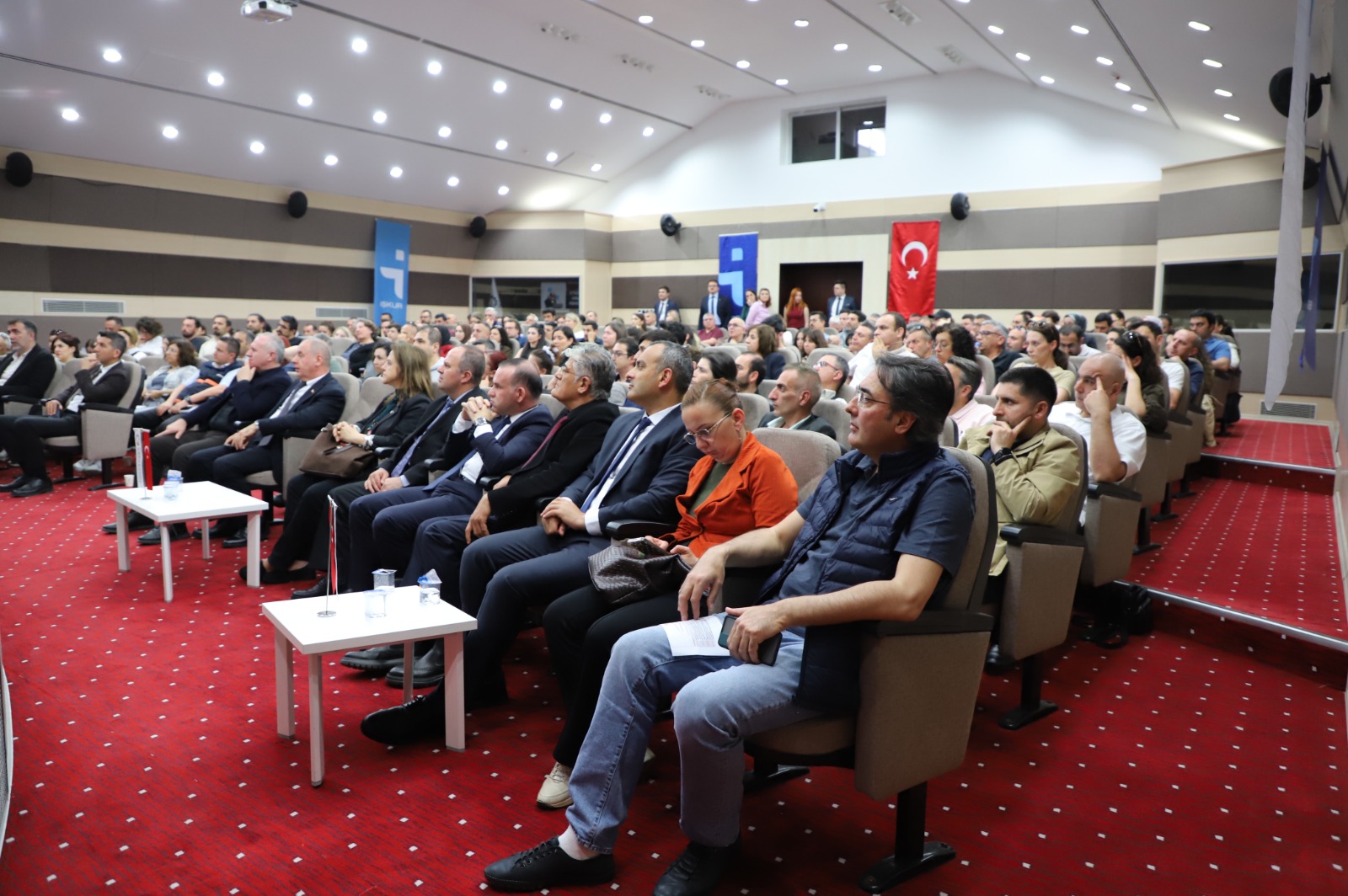 18 Mayıs 2026 tarihinde Çerkezköy Ticaret ve Sanayi Odası (ÇTSO) ev sahipliğinde düzenlenen bilgilendirme toplantısında; İstanbul Rehberlik ve Teftiş Grup Başkanlığı tarafından işin yürütümü ile iş sağlığı ve güvenliği teftiş süreçleri hakkında kapsamlı hukuki ve teknik bilgilendirmeler gerçekleştirildi.