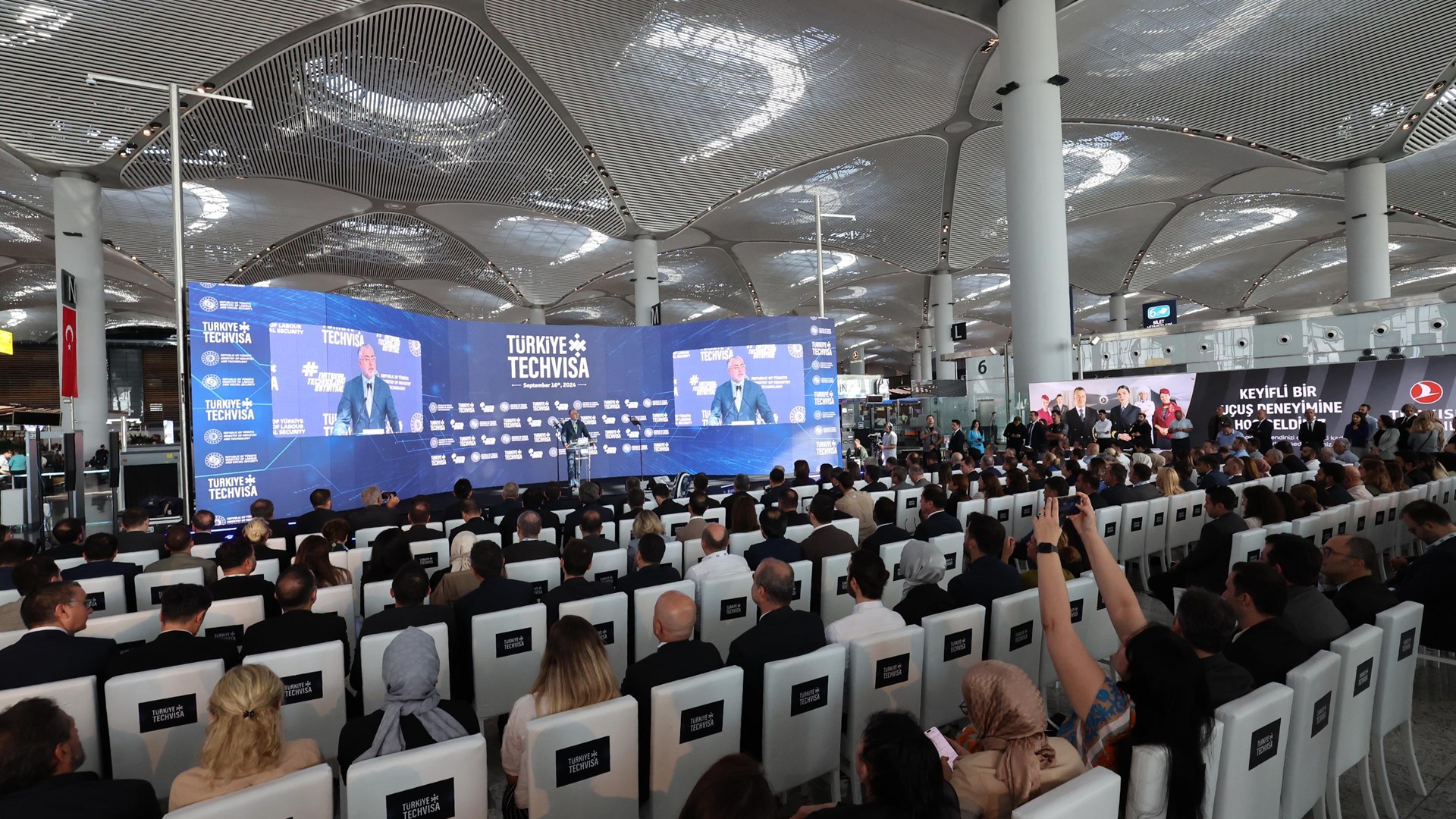 Minister of Labour and Social Security Vedat Işıkhan announced that with the Türkiye Tech Visa program, they will offer accelerated and exceptional work permit processes for foreigners who want to establish start-up initiatives in Türkiye, granting work permits for up to 3 years upon the first application. He added, "In this way, we will shorten the bureaucratic process and operate an administrative process that meets the needs of this fast-paced sector."