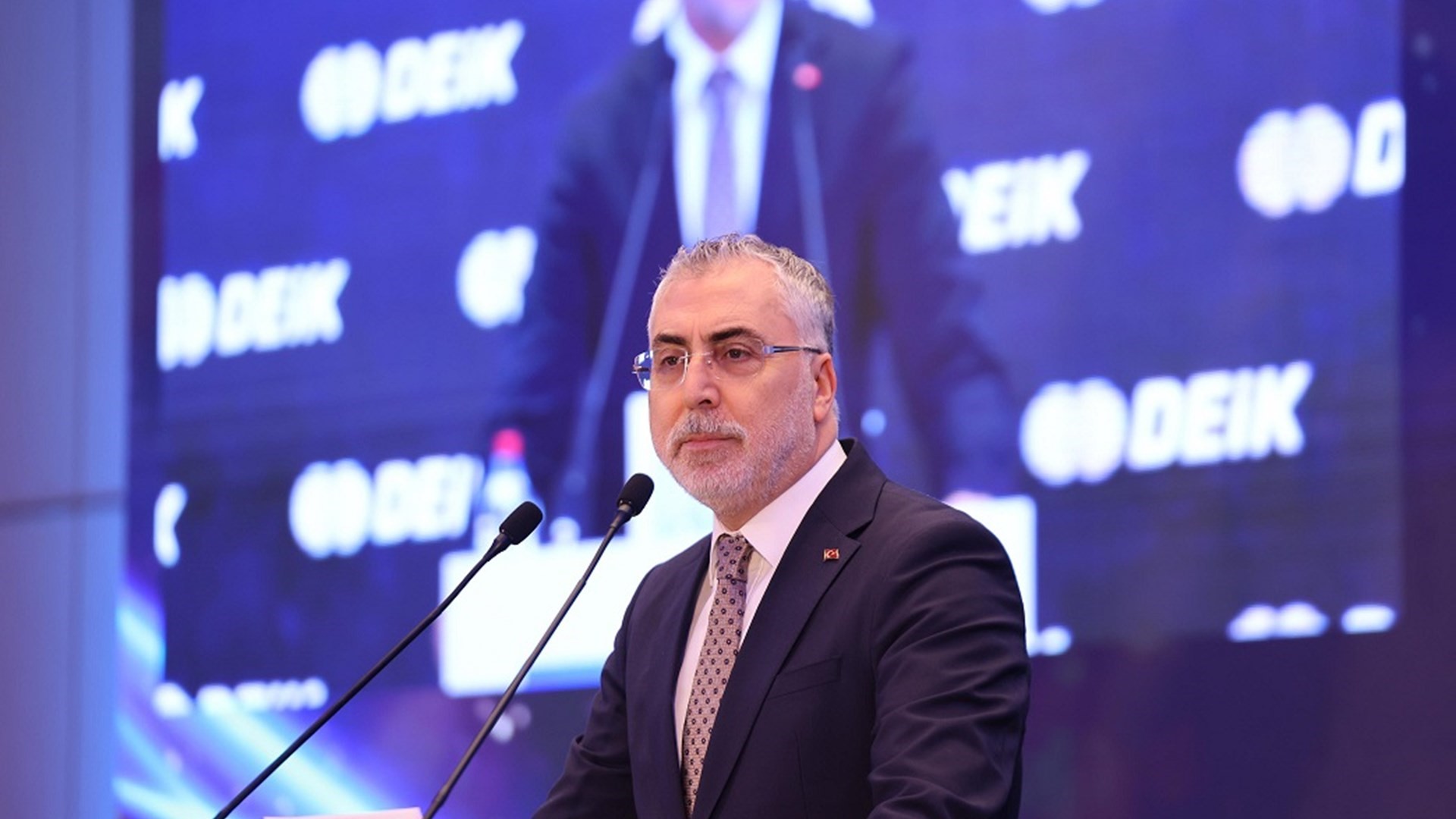 Çalışma ve Sosyal Güvenlik Bakanı Prof. Dr. Vedat Işıkhan, Dış Ekonomik İlişkiler Kurulu (DEİK) Ticari Diplomasi Ödülleri Töreni’ne iştirak etti.