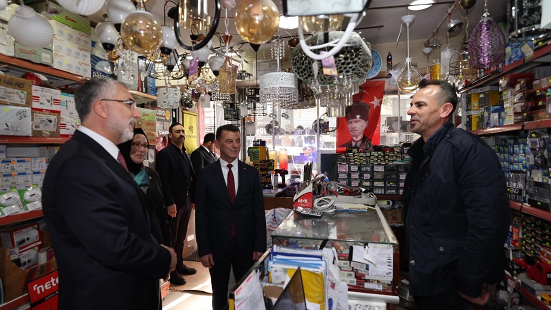 Çalışma ve Sosyal Güvenlik Bakanı Prof. Dr. Vedat Işıkhan, çeşitli temaslarda bulunak ve programlara katılmak üzere Tekirdağ ve Edirne illerini ziyaret etti.