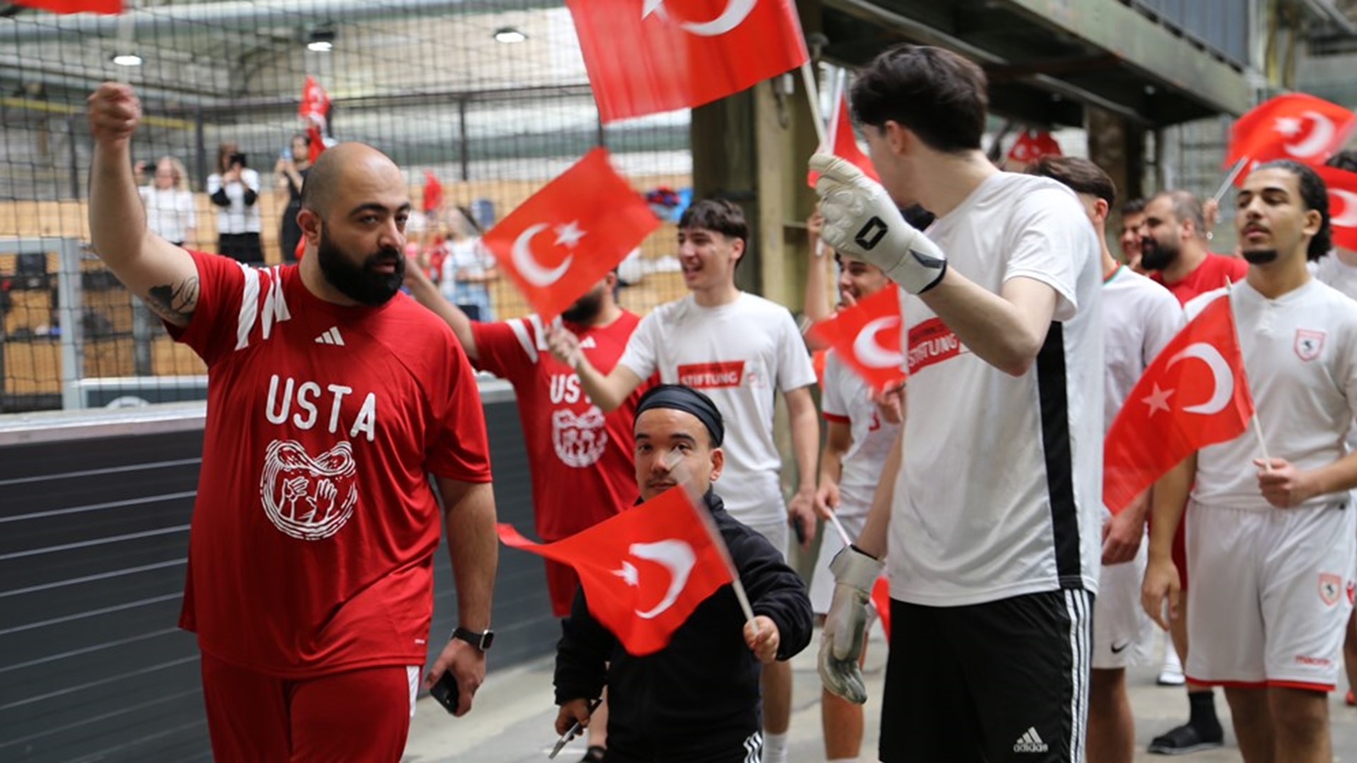 Köln Çalışma ve Sosyal Güvenlik Ataşeliğimizin T.C. Köln Başkonsolosluğunun himayesinde DİTİB Köln Bölge Veliler Birliği ile birlikte çeşitli etkinliklerle gerçekleştirdiği “19 Mayıs Atatürk’ü anma Gençlik ve Spor Bayramı” büyük bir coşkuyla kutlandı.