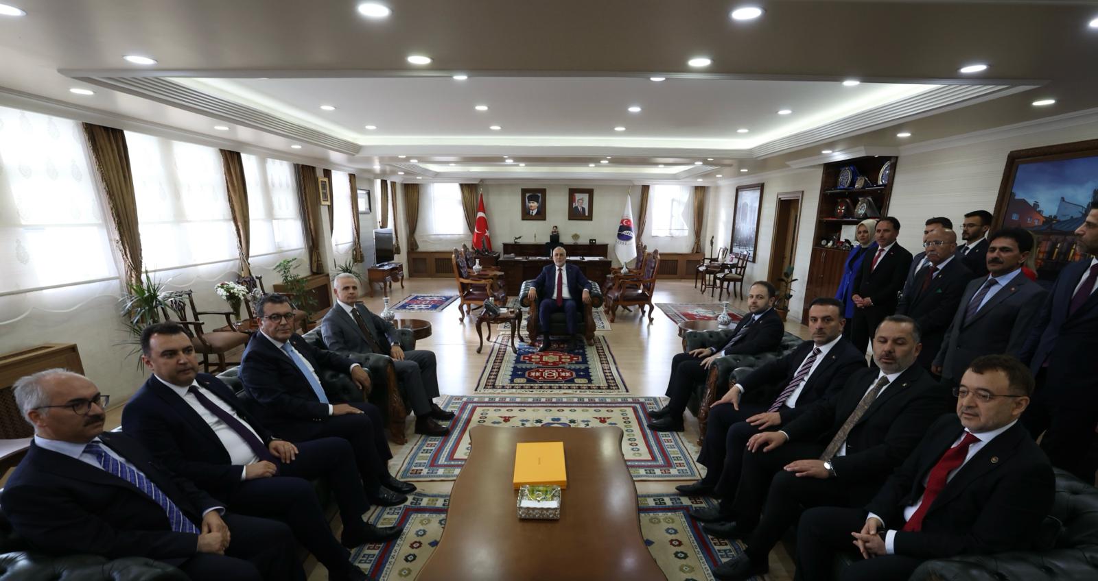 Bakan Işıkhan, Ardahan’da Ziyaretlerde Bulundu