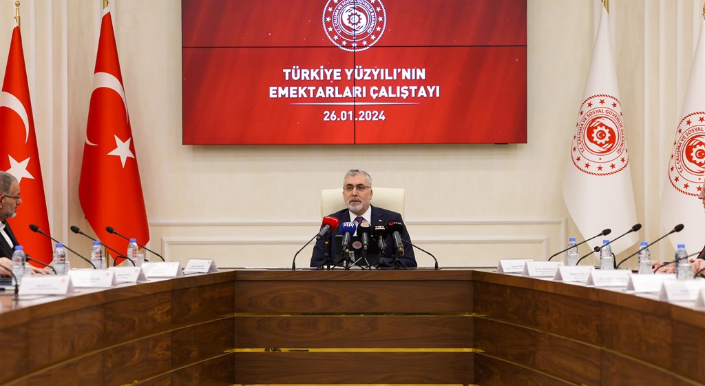 Çalışma ve Sosyal Güvenlik Bakanı Prof. Dr. Vedat Işıkhan, Çalışma ve Sosyal Güvenlik Bakanlığı ev sahipliğinde Reşat Moralı Toplantı Salonu’nda düzenlenen “Türkiye Yüzyılı’nın Emektarları Çalıştayı” na katıldı.