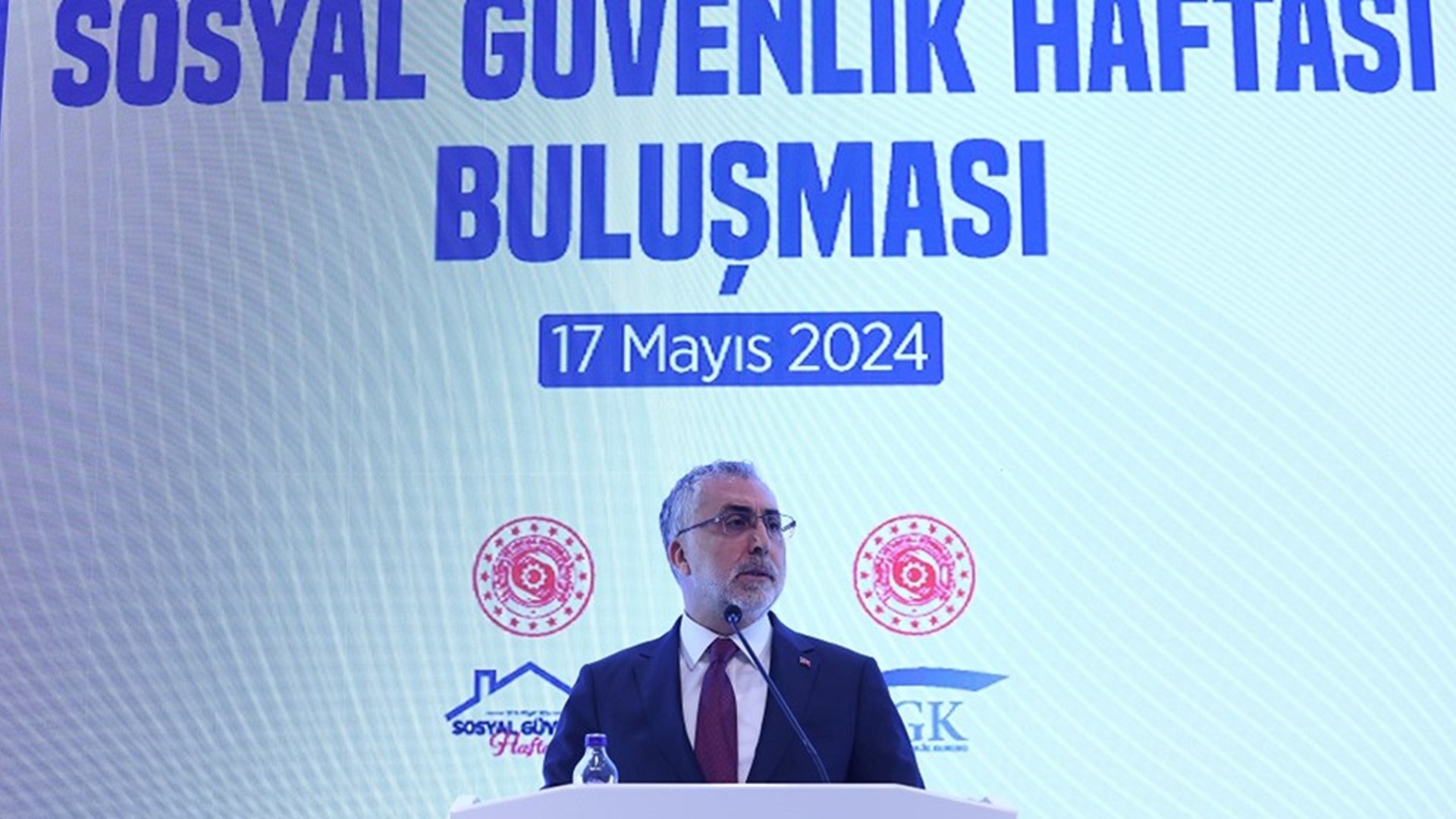 Çalışma ve Sosyal Güvenlik Bakanı Prof. Dr. Vedat Işıkhan, Sosyal Güvenlik Kurumu Başkanlığı Erdoğan Özen Konferans Salonu’nda düzenlenen “Sosyal Güvenlik Haftası Buluşması” Programı’na katıldı.