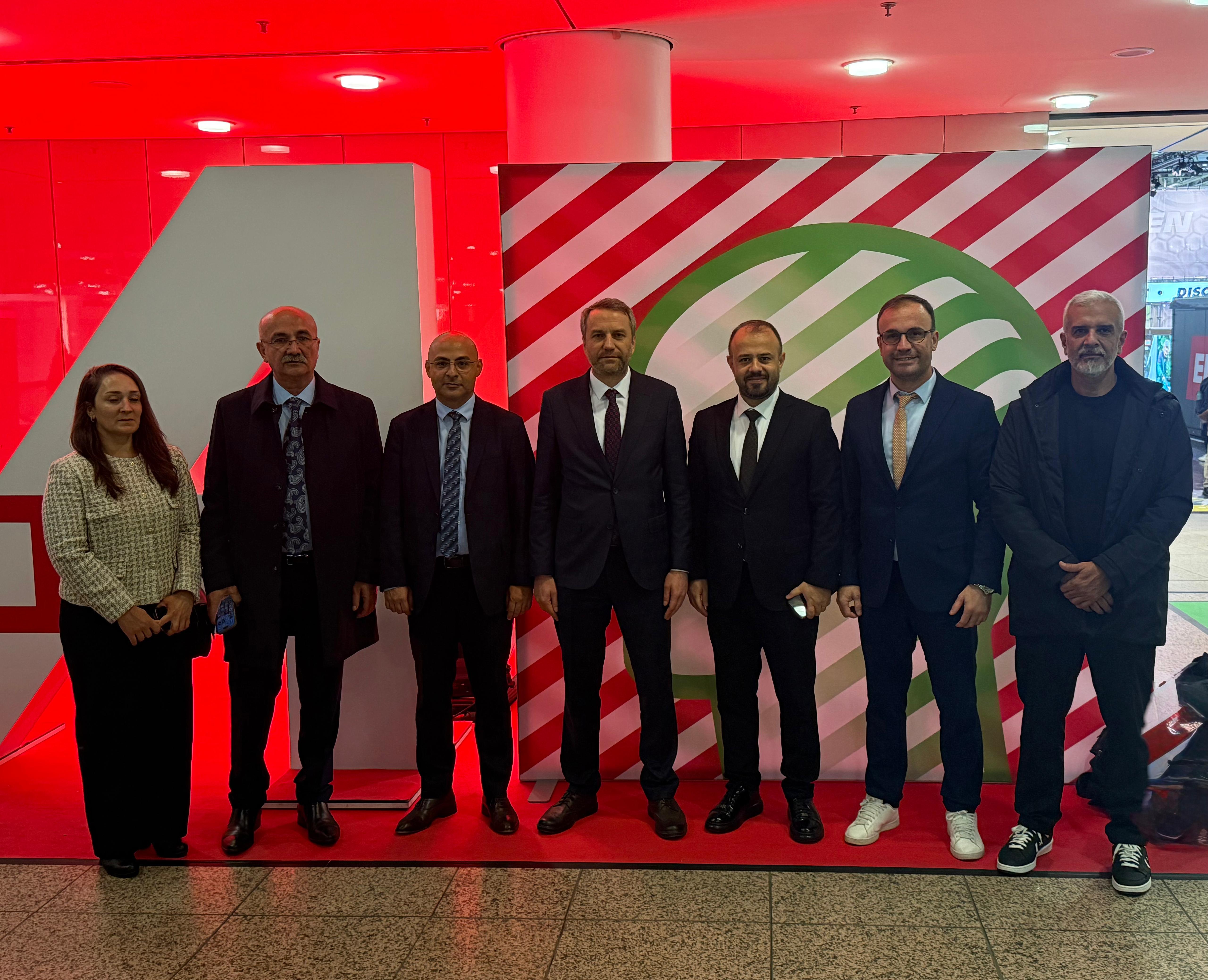 İş sağlığı ve güvenliği alanında dünyanın en büyük ve en önemli organizasyonlarından olan A+A Uluslararası İş Sağlığı ve Güvenliği Fuarı ve Kongresi’ne katıldık.