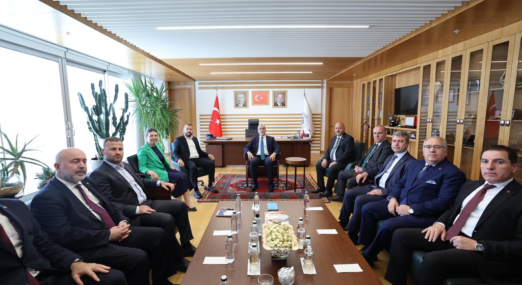 Çalışma ve Sosyal Güvenlik Bakanı Prof. Dr. Vedat Işıkhan, çeşitli temaslarda bulunmak ve programlara katılmak üzere İstanbul’a gitti.