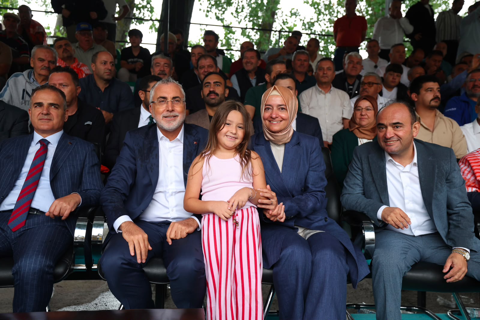 Çalışma ve Sosyal Güvenlik Bakanı Prof. Dr. Vedat Işıkhan, çeşitli ziyaretlerde bulunmak ve 33. Geleneksel Seydikemer Seki Yağlı Pehlivan Güreşleri Programı’na katılmak üzere Muğla’ya gitti.