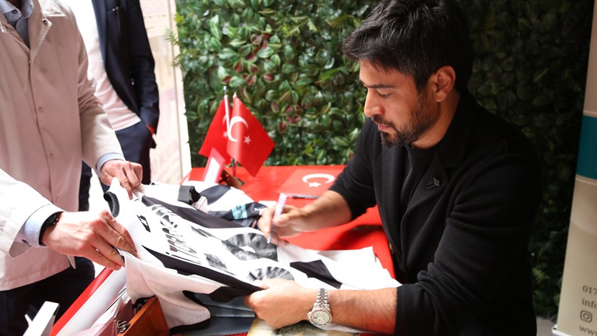 Köln Çalışma ve Sosyal Güvenlik Ataşeliğimizin T.C. Köln Başkonsolosluğunun himayesinde DİTİB Köln Bölge Veliler Birliği ile birlikte çeşitli etkinliklerle gerçekleştirdiği “19 Mayıs Atatürk’ü anma Gençlik ve Spor Bayramı” büyük bir coşkuyla kutlandı.