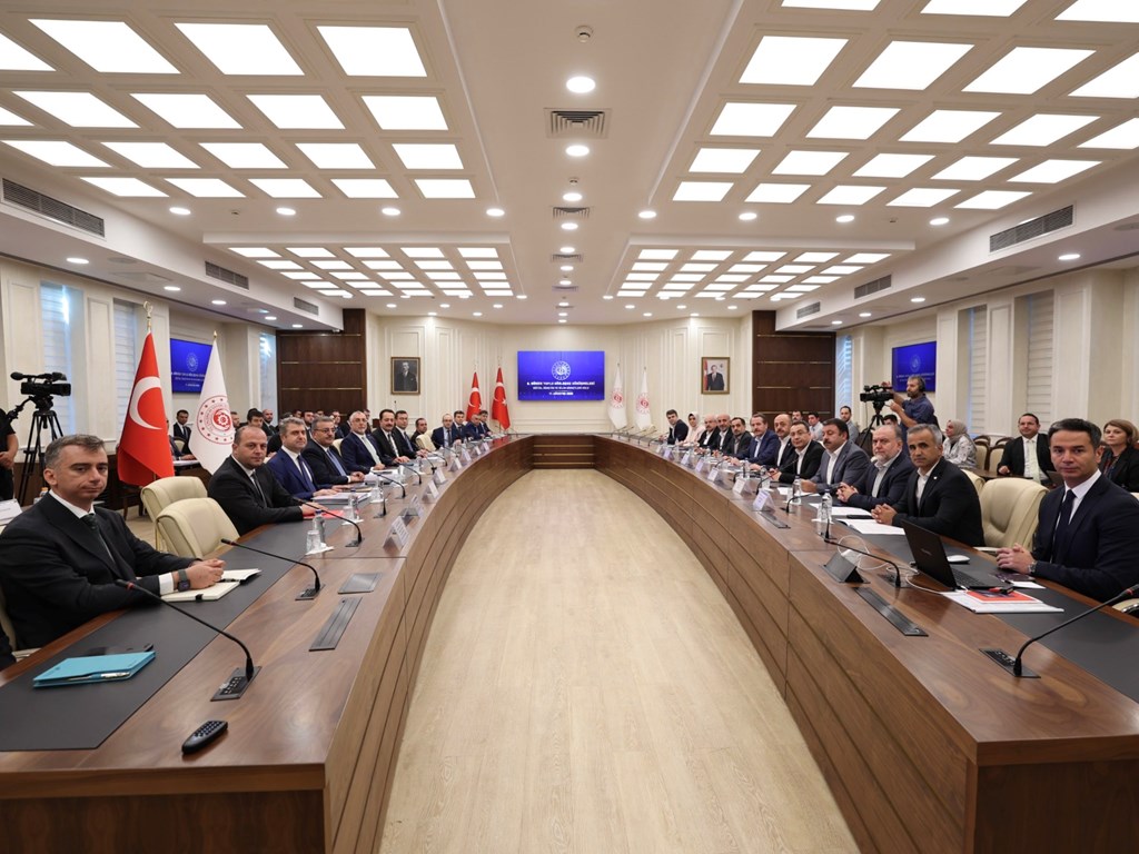 Bakan Işıkhan, 8. Dönem Toplu Sözleşme Görüşmeleri Kapsamında Eğitim, Öğretim ve Bilim Hizmetleri Kolu Toplantısı’na Katıldı