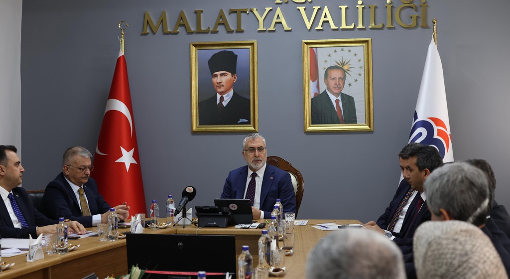 Çalışma ve Sosyal Güvenlik Bakanı Prof. Dr. Vedat Işıkhan, çeşitli ziyaretlerde bulunmak ve programlara katılmak üzere Malatya’ya gitti.