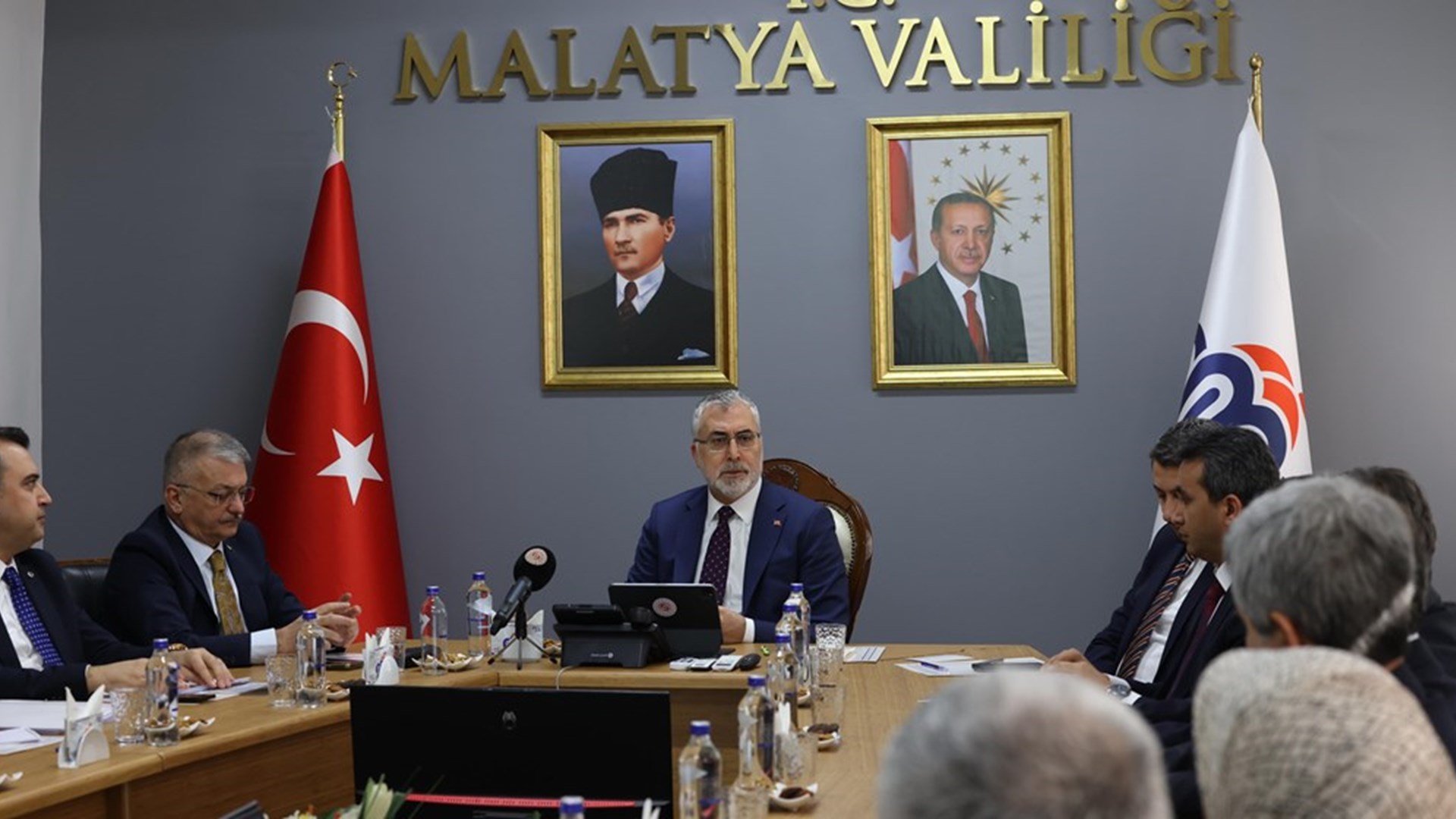 Çalışma ve Sosyal Güvenlik Bakanı Prof. Dr. Vedat Işıkhan, çeşitli ziyaretlerde bulunmak ve programlara katılmak üzere Malatya’ya gitti.