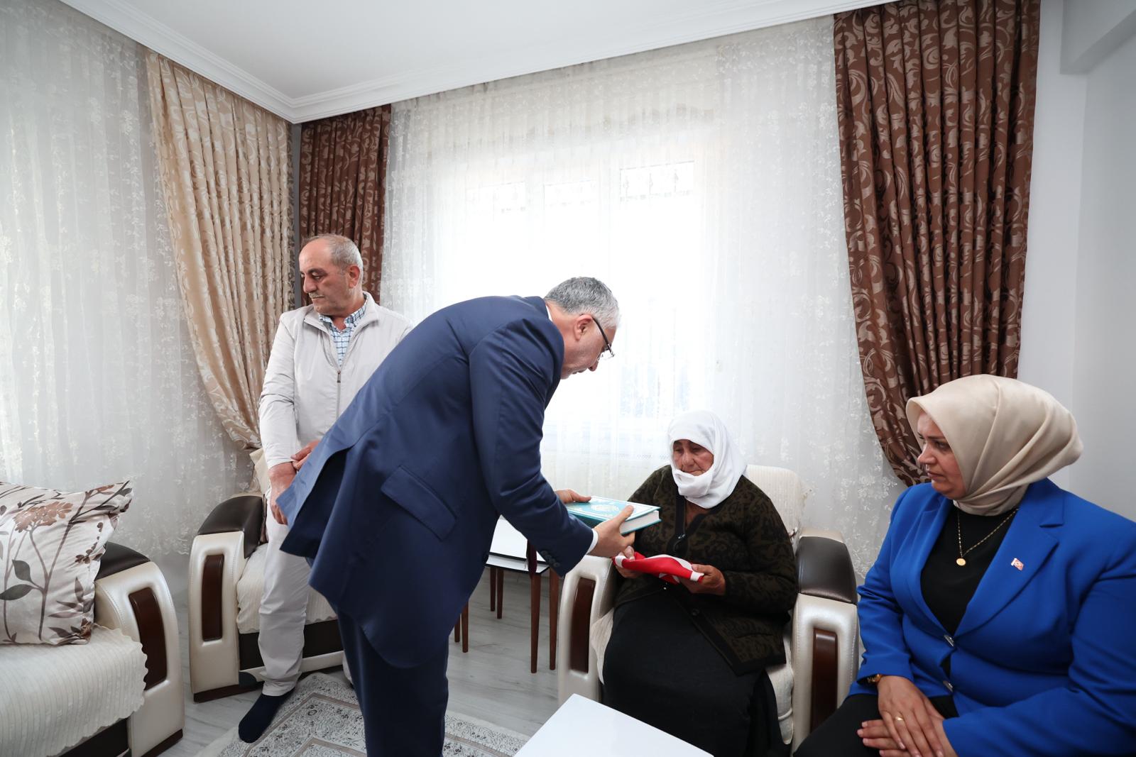 Bakan Işıkhan, Ardahan’da Ziyaretlerde Bulundu