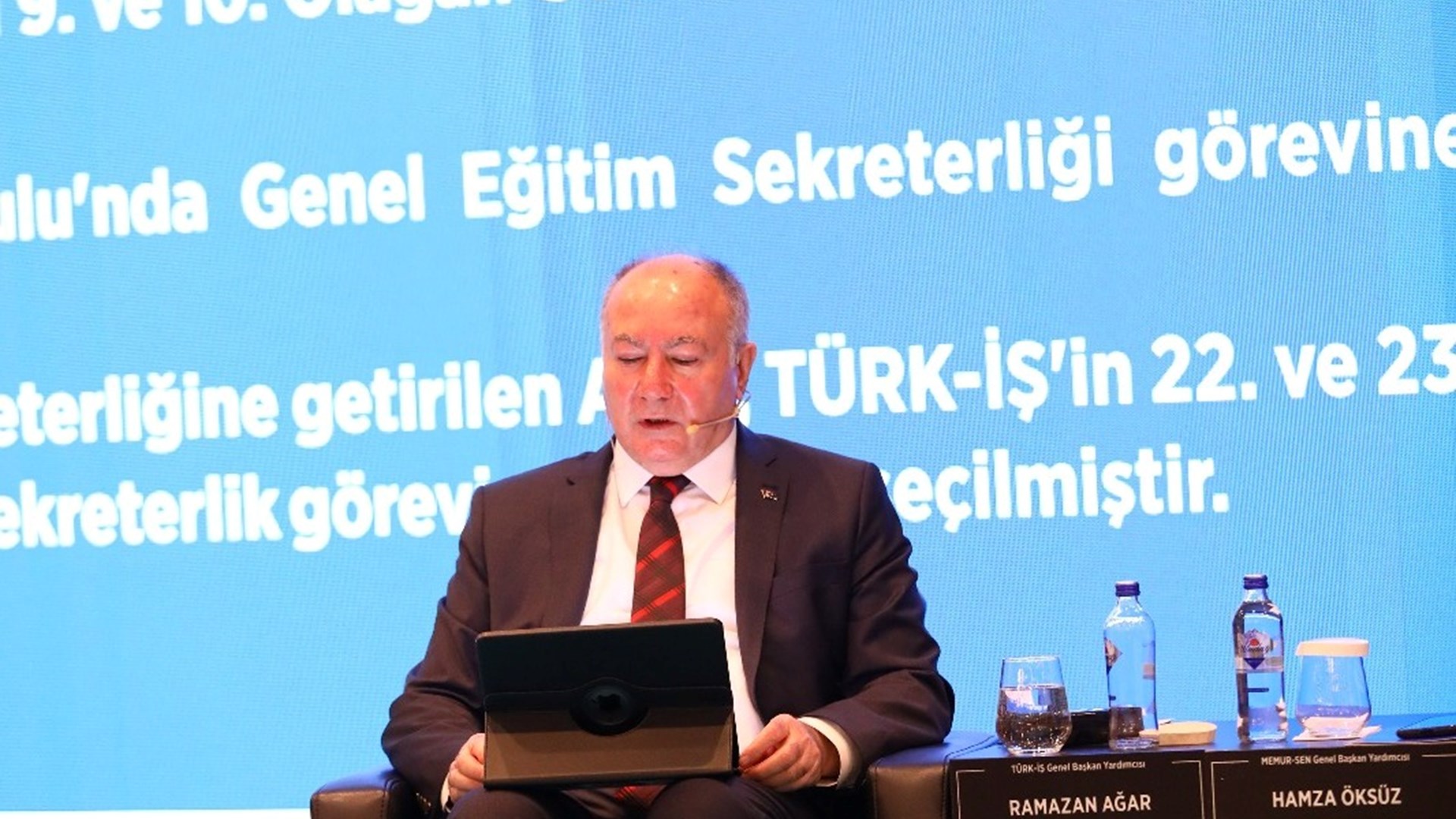 20 Şubat Dünya Sosyal Adalet Günü vesilesiyle, Bakanlığımızın öncülüğünde ve Küresel Sosyal Adalet Koalisyonu kapsamında düzenlenen “Dijitalleşme ve Yeşil Dönüşüm Çerçevesinde Sosyal Adalet Forumu” geniş katılımla gerçekleştirildi. Forum, Türkiye İşveren Sendikaları Konfederasyonu (TİSK), Türkiye İşçi Sendikaları Konfederasyonu (TÜRK-İŞ), Memur Sendikaları Konfederasyonu (MEMUR-SEN) ve Türkiye Kamu Çalışanları Sendikaları Konfederasyonu (KAMU-SEN) işbirliğiyle düzenlendi.