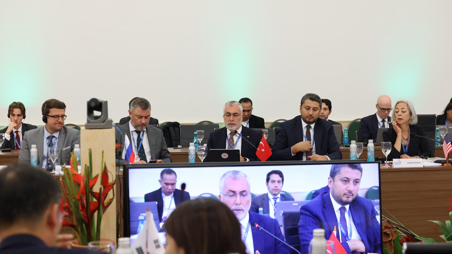 Çalışma ve Sosyal Güvenlik Bakanı Prof. Dr. Vedat Işıkhan, Brezilya'nın Fortaleza kentinde düzenlenen "G20 Çalışma ve İstihdam Bakanları Toplantısı" kapsamında düzenlenen "Adil Geçiş Liderlik Forumu"nda konuştu.