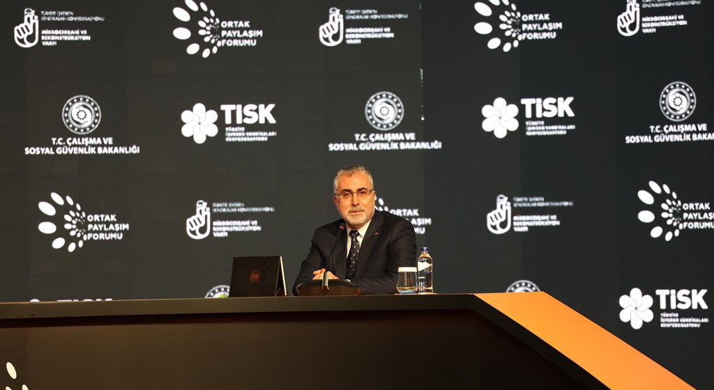 Çalışma ve Sosyal Güvenlik Bakanı Prof. Dr. Vedat Işıkhan, Cumhurbaşkanı Recep Tayyip Erdoğan’ın katılımıyla Çalışma ve Sosyal Güvenlik Bakanlığı ve Türkiye İşveren Sendikaları Konfederasyonu (TİSK) tarafından düzenlenen Ortak Paylaşım Forumu’nda konuştu.