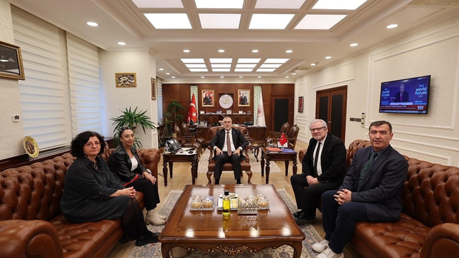 Çalışma ve Sosyal Güvenlik Bakanı Prof. Dr. Vedat Işıkhan, Ekonomim Gazetesi’ne çalışma hayatı ve gündeme ilişkin değerlendirmelerde bulundu.