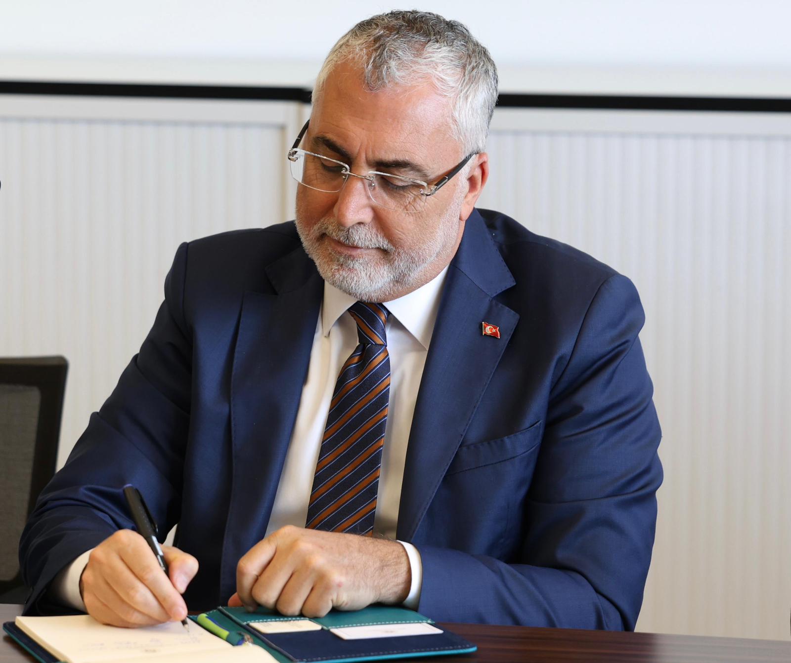 Bakan Işıkhan, İsviçre’de Faaliyet Gösteren Türk STK Temsilcileriyle Bir Araya Geldi