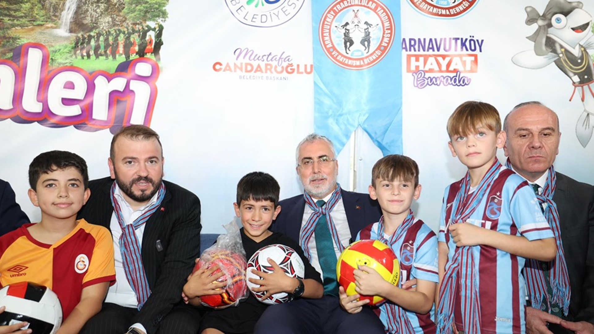 Çalışma ve Sosyal Güvenlik Bakanı Prof. Dr. Vedat Işıkhan, çeşitli temaslarda bulunmak ve programlara katılmak üzere İstanbul’a gitti.