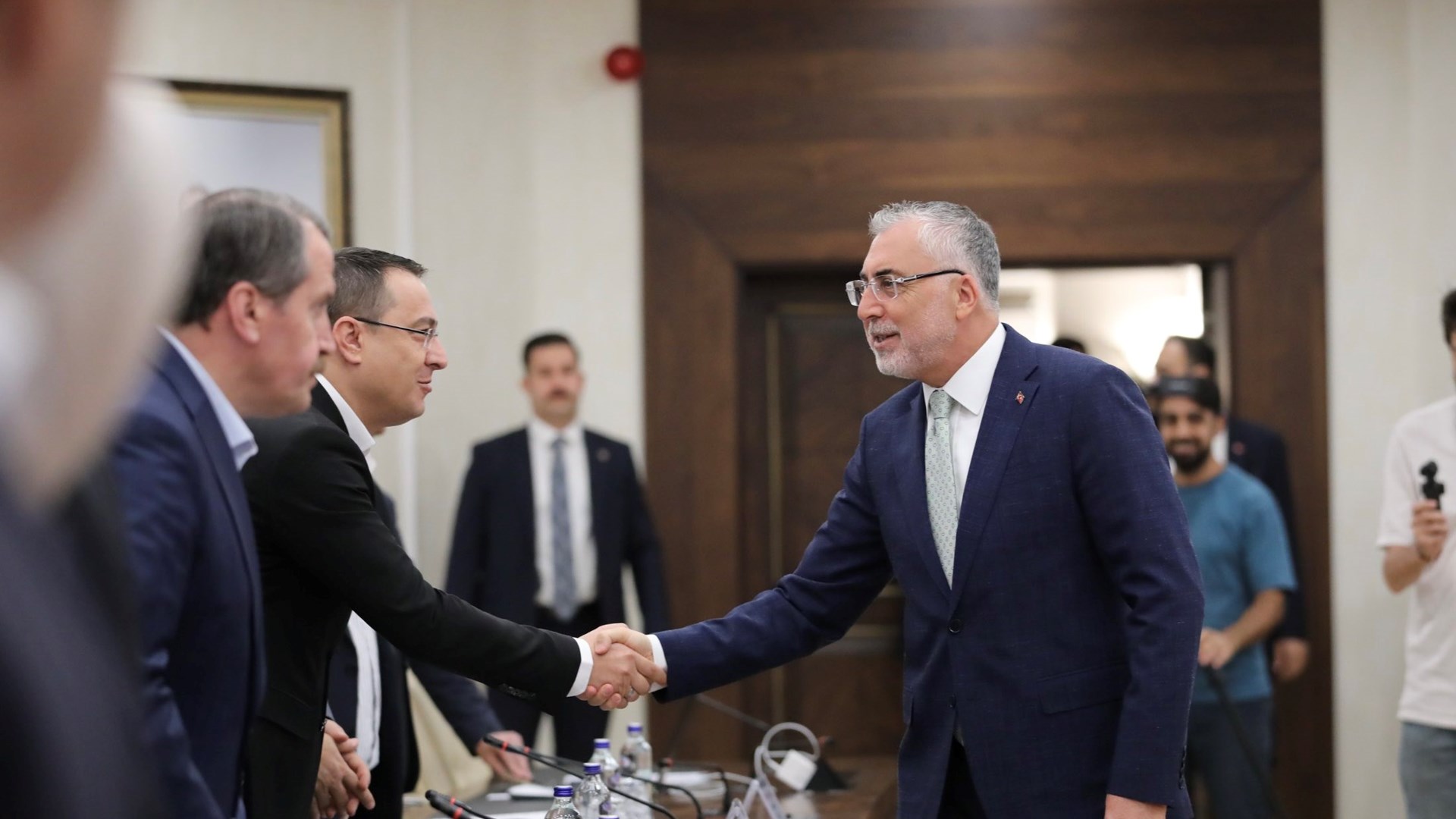 Bakan Işıkhan, 8. Dönem Toplu Sözleşme Görüşmeleri Kapsamında Eğitim, Öğretim ve Bilim Hizmetleri Kolu Toplantısı’na Katıldı