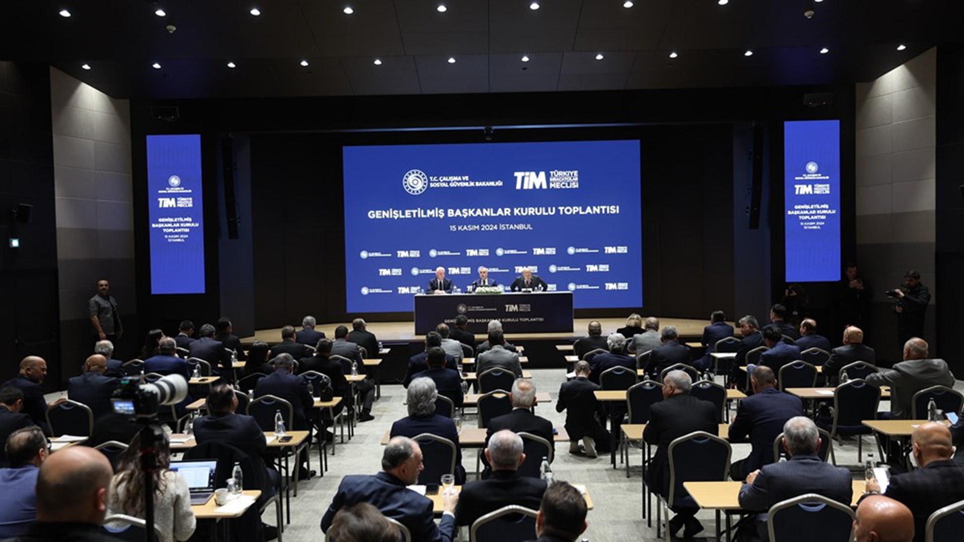 Çalışma ve Sosyal Güvenlik Bakanı Prof. Dr. Vedat Işıkhan, Türkiye İhracatçılar Meclisi (TİM) Başkanlar Kurulu Toplantısı’na katıldı.