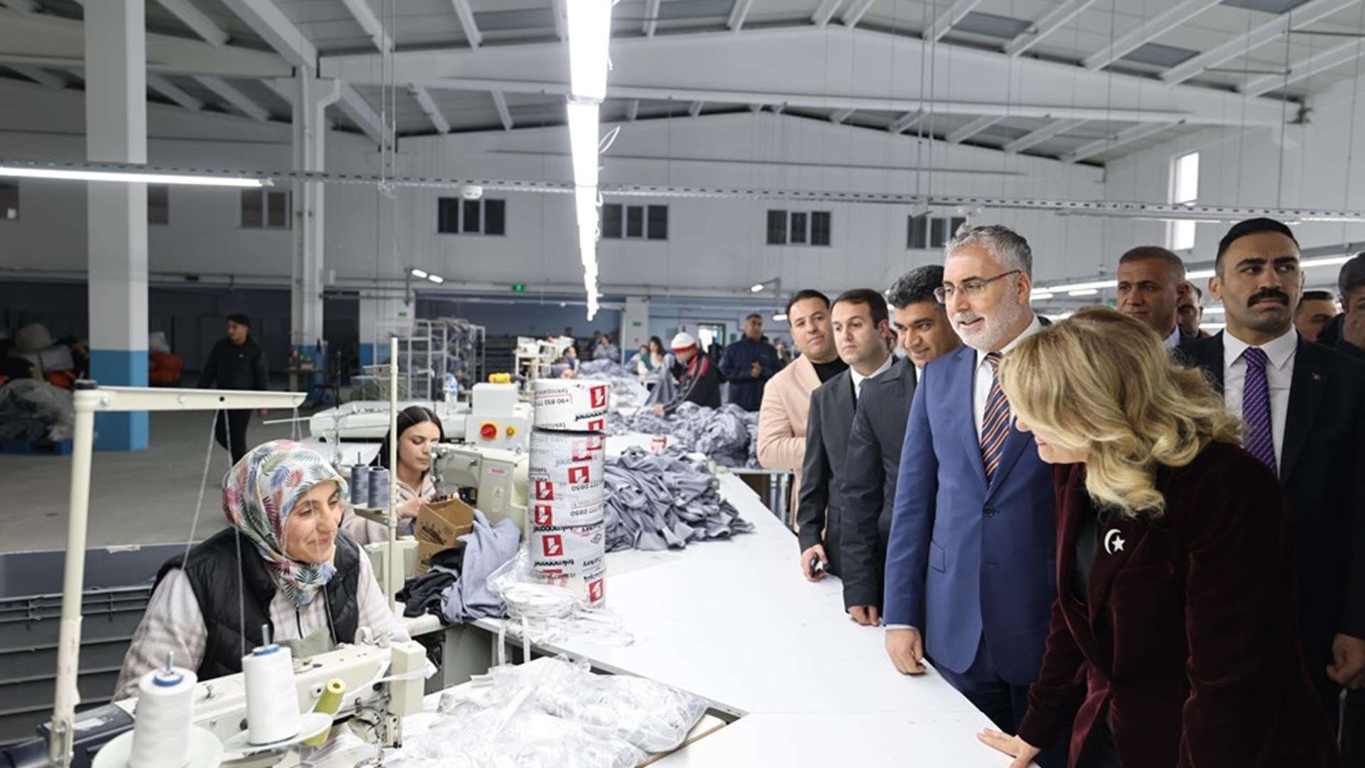 Çalışma ve Sosyal Güvenlik Bakanı Prof. Dr. Vedat Işıkhan, çeşitli temaslarda bulunmak ve programlara katılmak üzere Iğdır’a gitti.