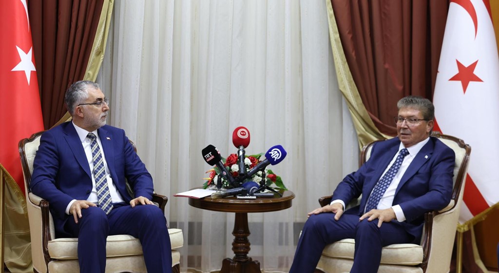 Çalışma ve Sosyal Güvenlik Bakanı Prof. Dr. Vedat Işıkhan, programlara katılmam ve çeşitli temaslarda bulunmak üzere Kuzey Kıbrıs Türk Cumhuriyeti’ne (KKTC) gitti.