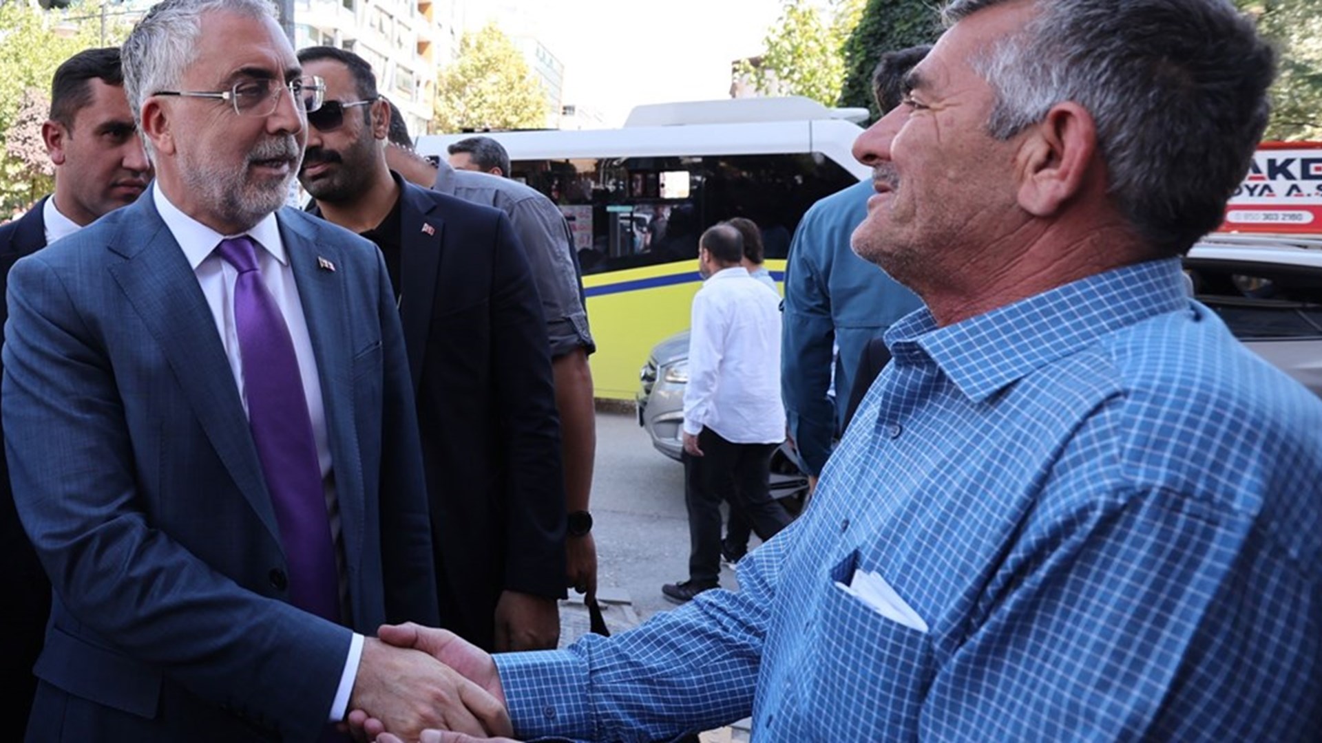 Çalışma ve Sosyal Güvenlik Bakanı Prof. Dr. Vedat Işıkhan, çeşitli ziyaretlerde bulunmak ve programlara katılmak üzere Van’a gitti.