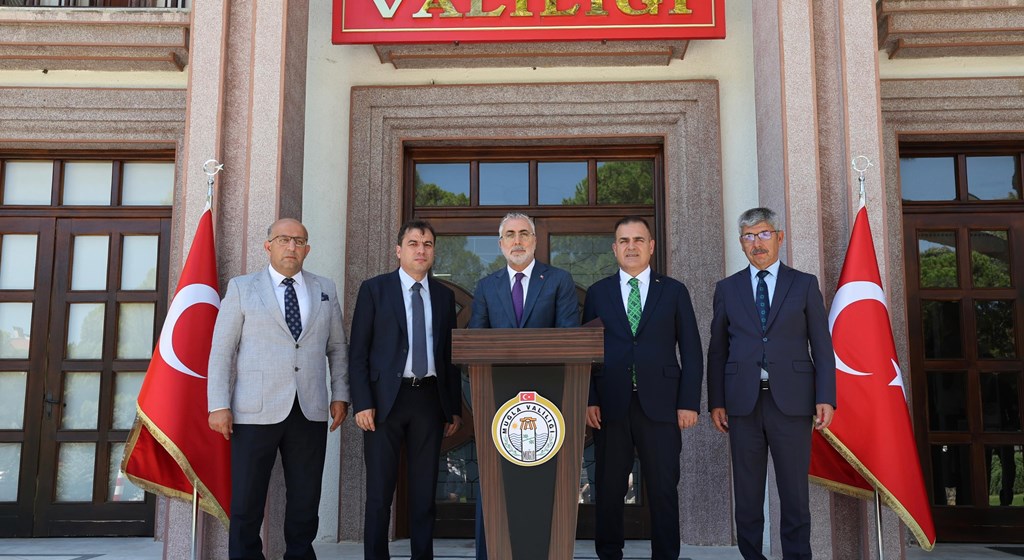 Çalışma ve Sosyal Güvenlik Bakanı Prof. Dr. Vedat Işıkhan, çeşitli temaslarda bulunmak ve “Milli Müdafaadan Milli Kalkınmaya; Türkiye Yüzyılı’nın Kadınları, Kadın İstihdam Sistemi İş Pozitif Tanıtım Programı ve Fuar Açılışı” programına katılmak üzere Muğla’ya gitti.