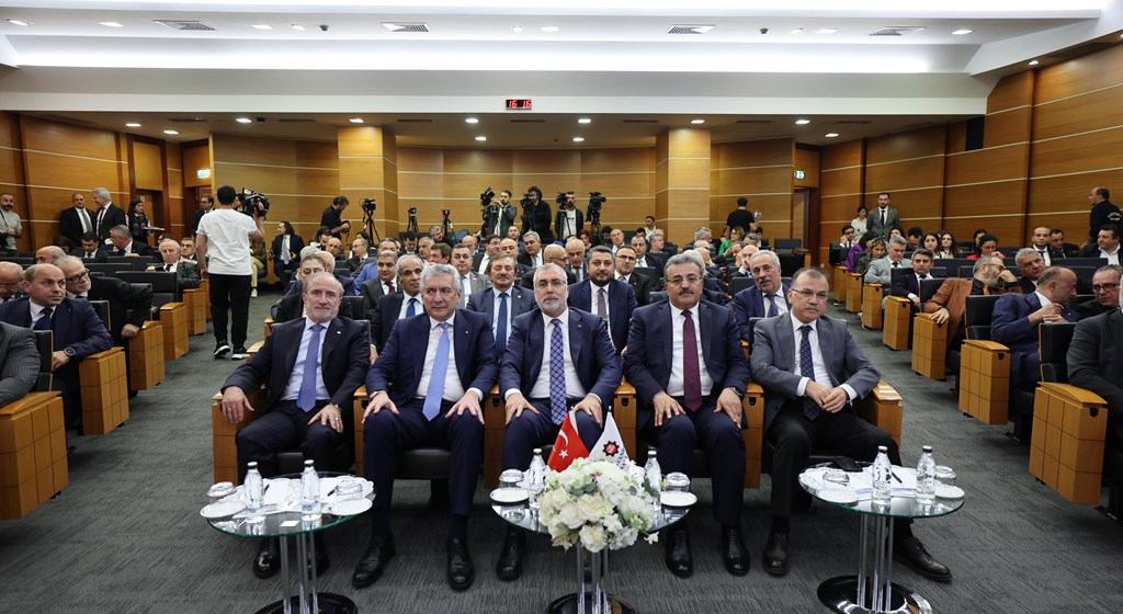 Çalışma ve Sosyal Güvenlik Bakanı Prof. Dr. Vedat Işıkhan, İstanbul Sanayi Odası’nın Aylık Olağan Meclis Toplantısına katılarak bir konuşma gerçekleştirdi.