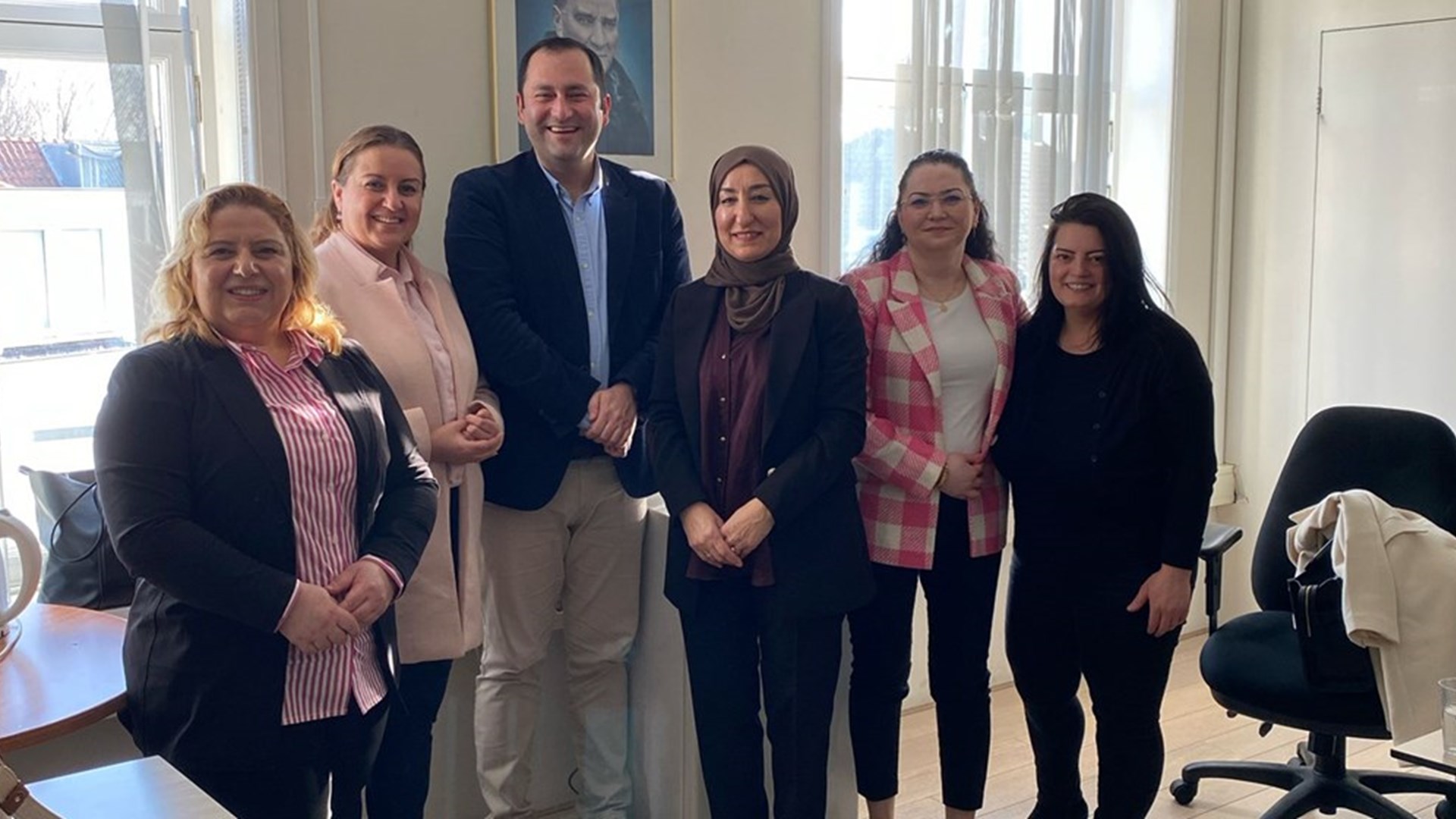 The Head and members of Netherlands Women’s Branch of MUSIAD (Independent Industrialists and Businessmen’s Association) visited Deventer Labour and Social Security Attaché’s Office on 29 January 2024.