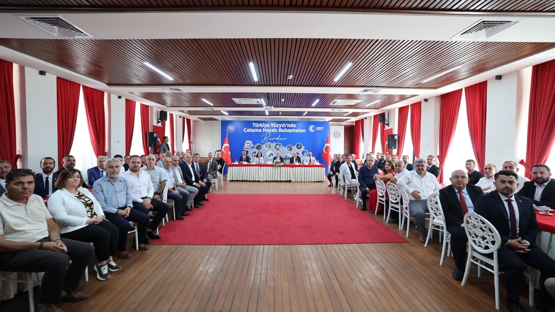 Bakan Işıkhan, Türkiye Yüzyılı Buluşmaları Kapsamında Burdur’da Ziyaretlerde Bulundu