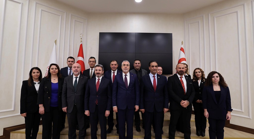 Çalışma ve Sosyal Güvenlik Bakanlığı tarafından düzenlenecek olan “Türk Devletlerinde Çalışma Hayatı ve Sosyal Koruma Uluslararası Konferansı” çerçevesinde Çalışma ve Sosyal Güvenlik Bakanı Prof. Dr. Vedat Işıkhan başkanlığında, Türk Devletlerinde Çalışma Hayatı ve Sosyal Koruma Üst Düzey İstişare Toplantısı düzenlendi.